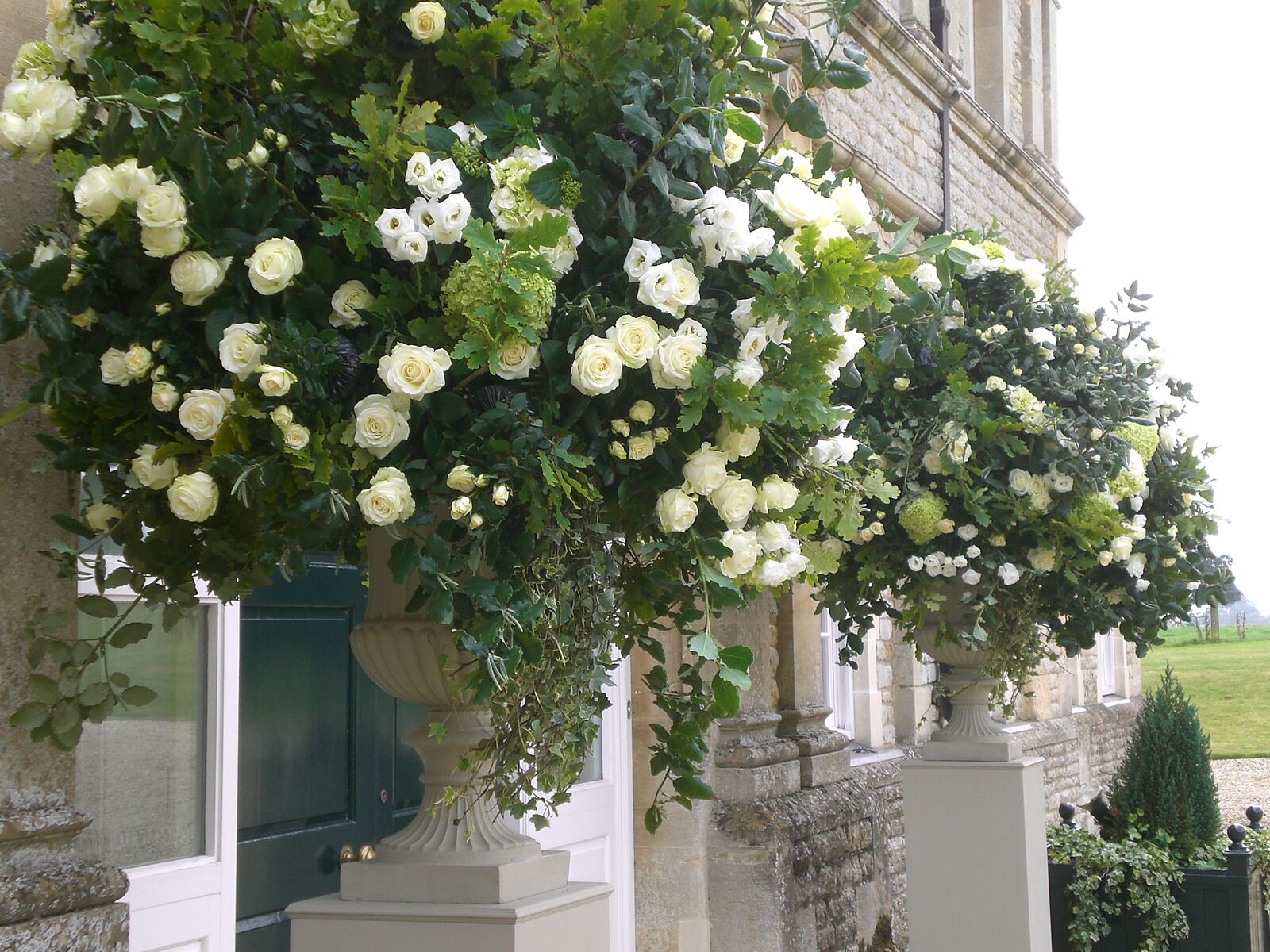 Katharine Pooley wedding, Summer urns, Oxfordshire_preview.jpeg