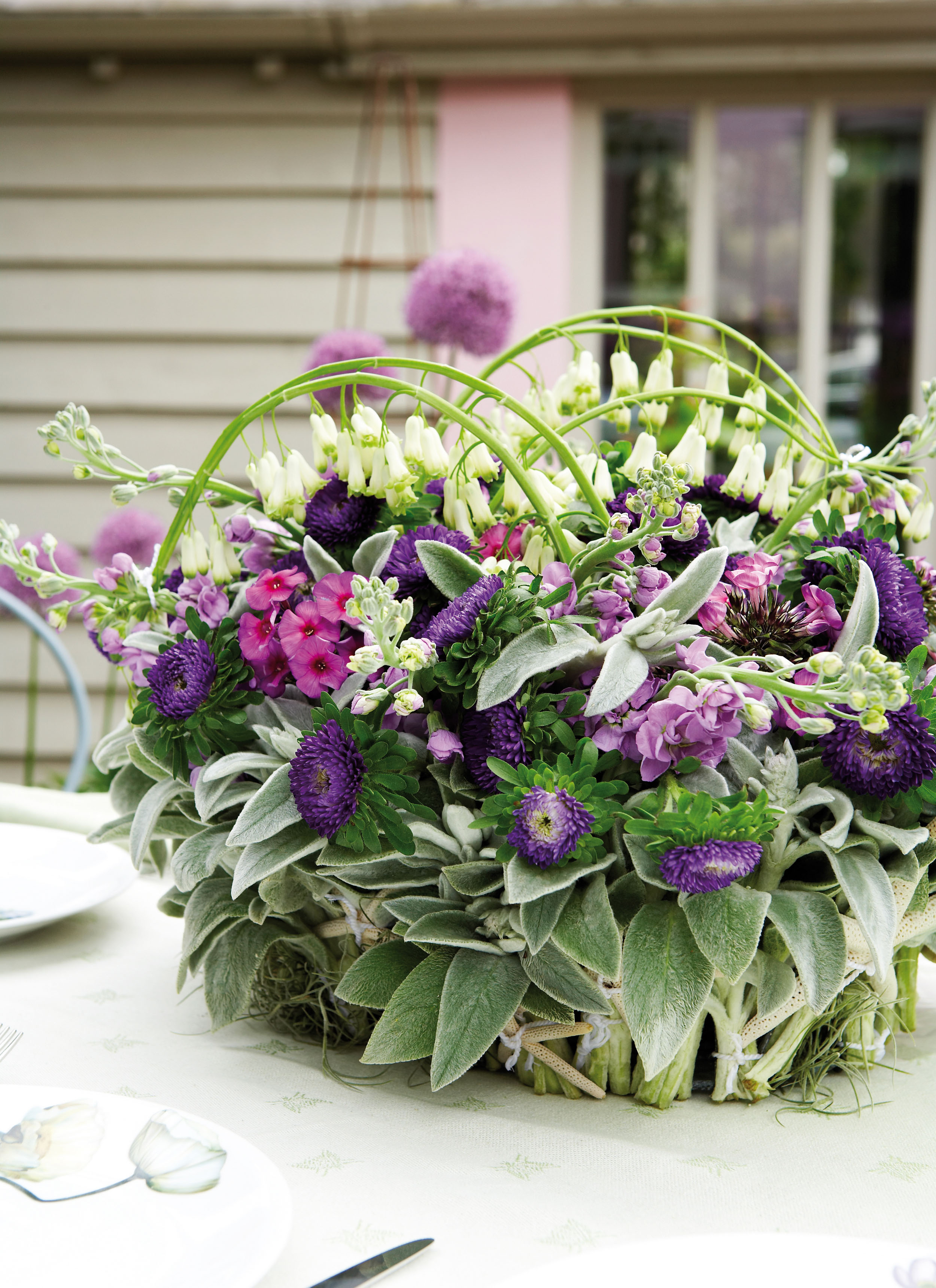 Bark basket w. summer flowers.jpg