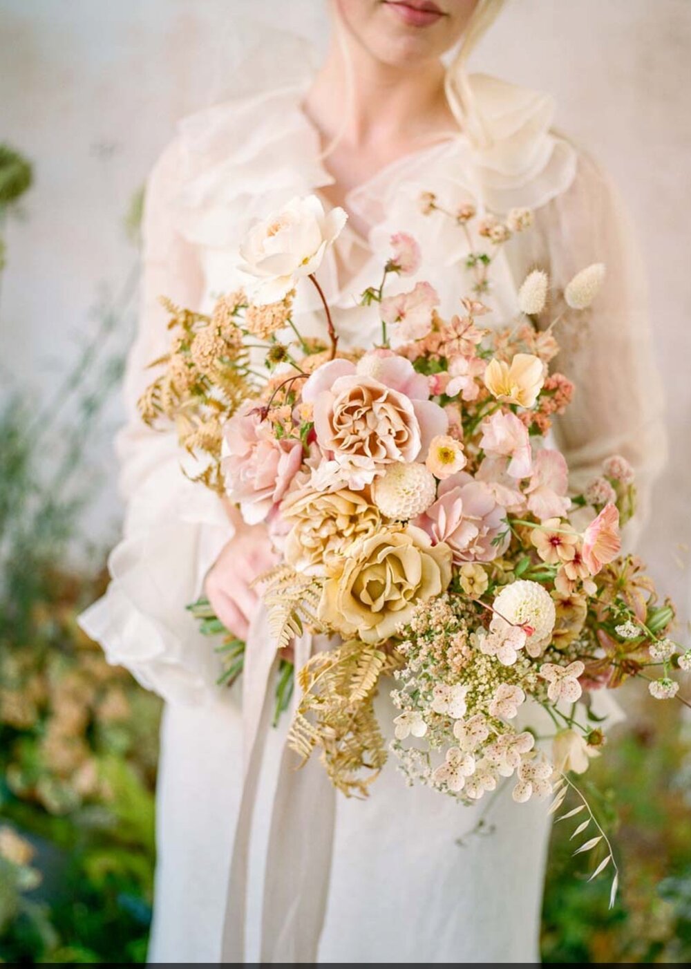 Florals by Gabriela Salazar/ Image by Christina McNeill Photography