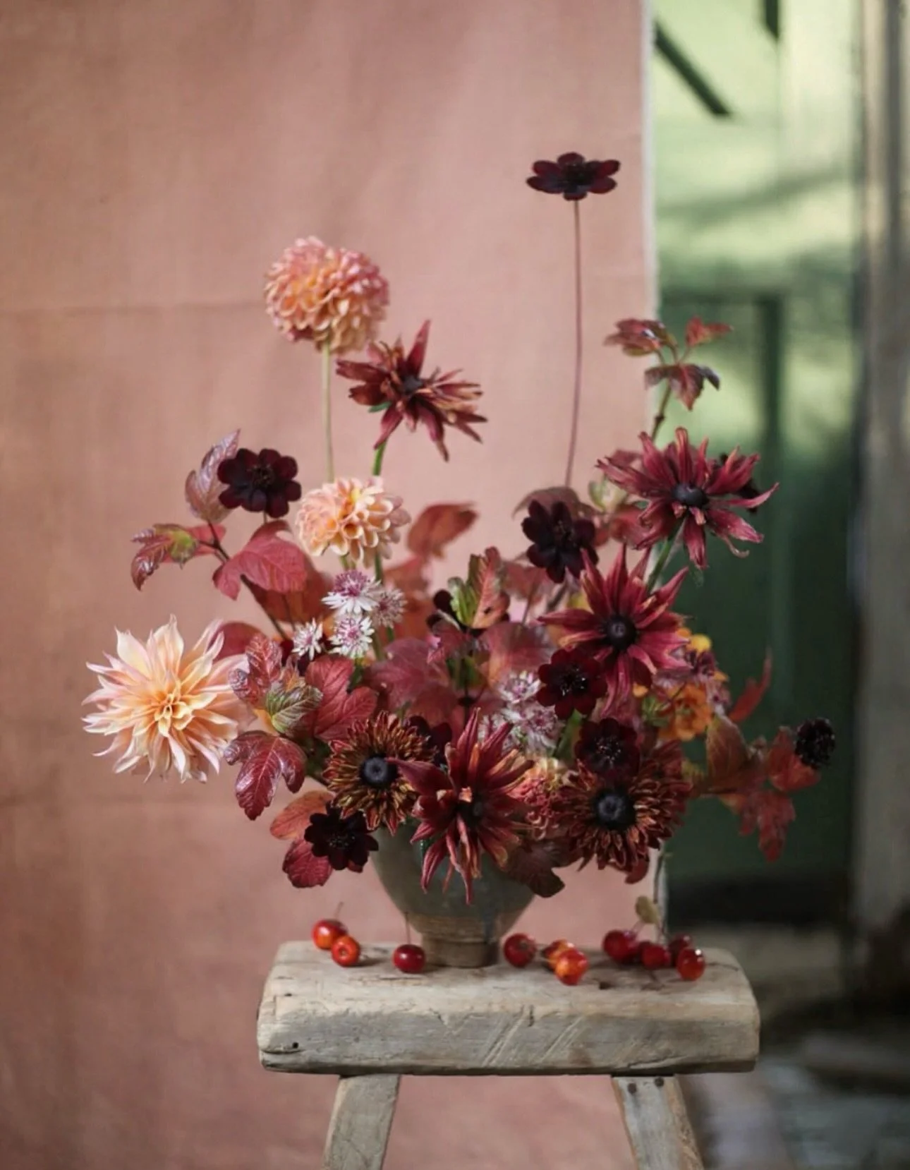 Fall colors at its finest! 🍂

I&rsquo;m honored to share these beautiful autumn-inspired blooms created by Graeme Corbett of @bloomandburn !! Rich autumn blooms, deep colors, layered textures, and all the fall drama I love! 🥰

Thank you Graeme for 