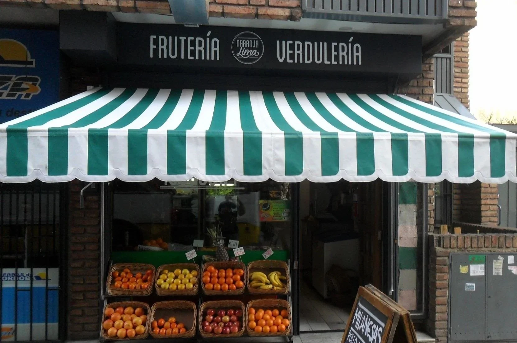 Toldo para comercio en Córdoba