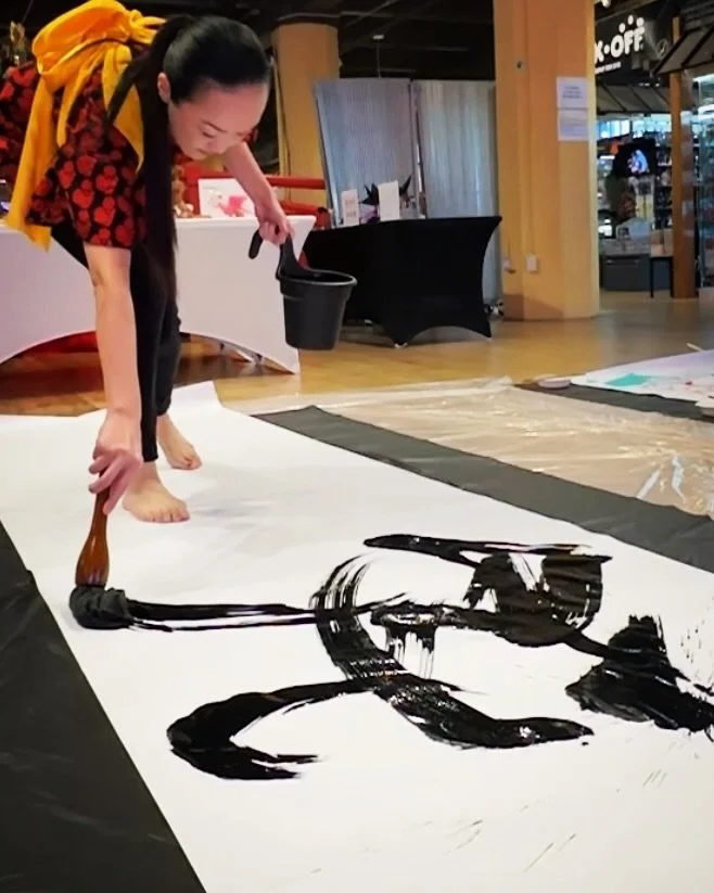 ✨Calligraphy performance at Art Go Go✨
I performed a live Japanese calligraphy piece and, together with everyone who joined us,
we created a large collaborative drawing 🎨🖌️

Thank you so much to everyone who painted alongside me,
to those who came 