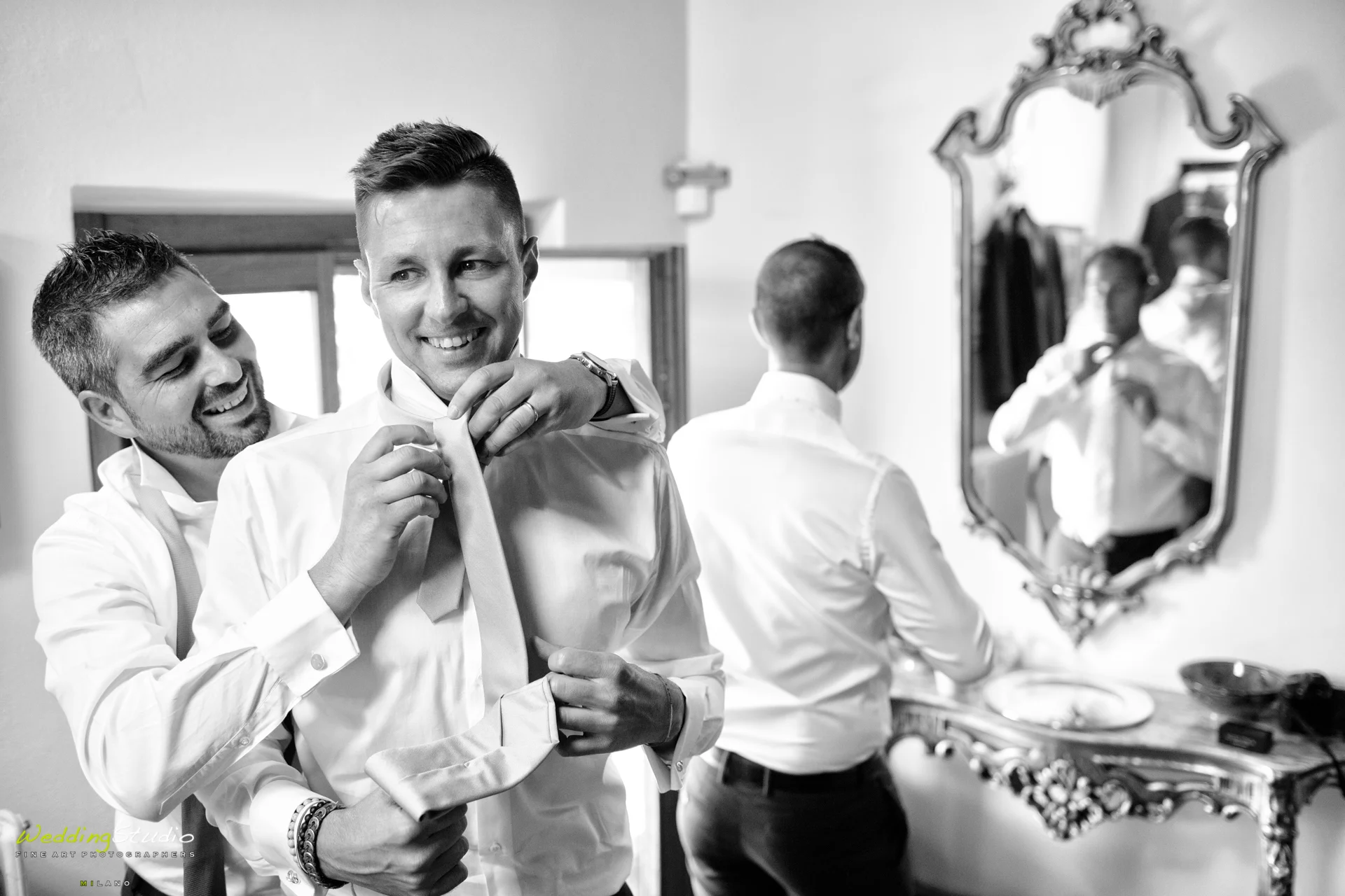 001-valeria-emiliano-matrimonio-cernusco-lombardone-preparativi-sposo.jpg