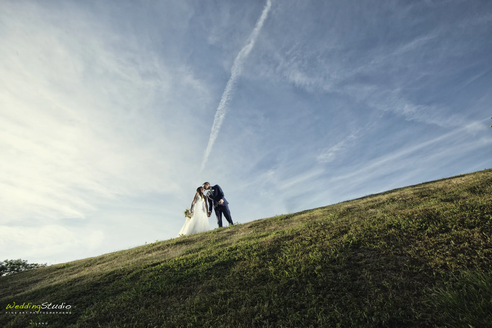 028-valeria-emiliano-matrimonio-cernusco-lombardone-reportage-matrimonio-esterno.jpg