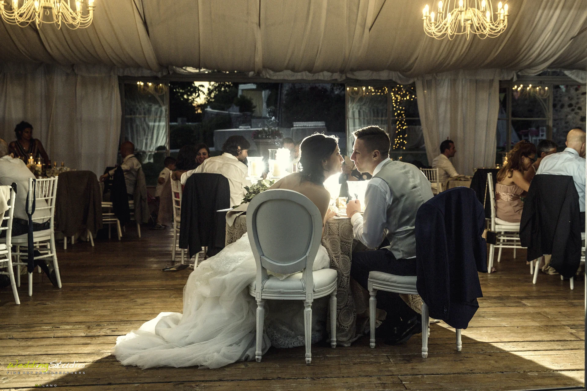 034-valeria-emiliano-matrimonio-cernusco-lombardone-tenerezze-sposi.jpg