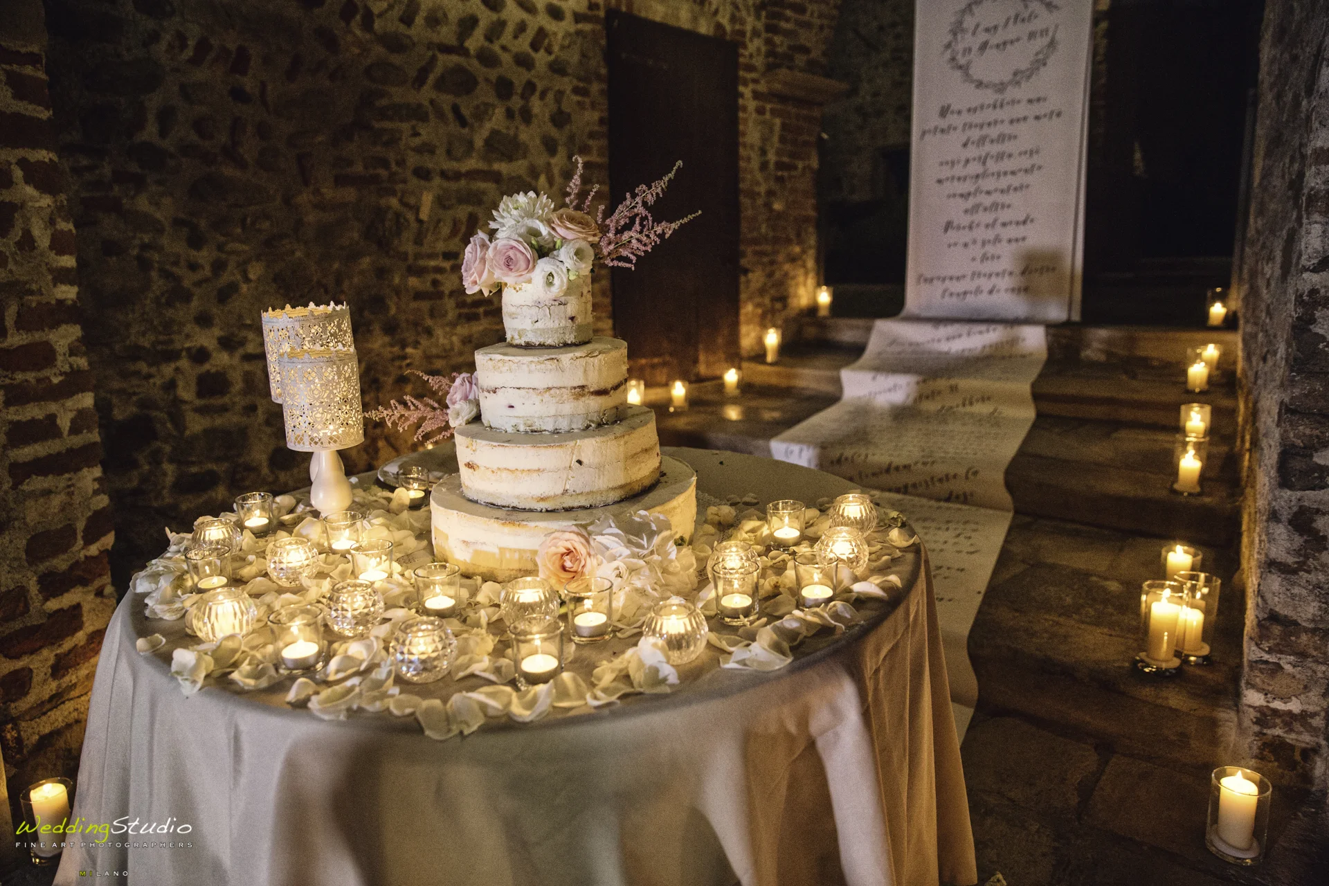 035-valeria-emiliano-matrimonio-cernusco-lombardone-torta-sposi.jpg