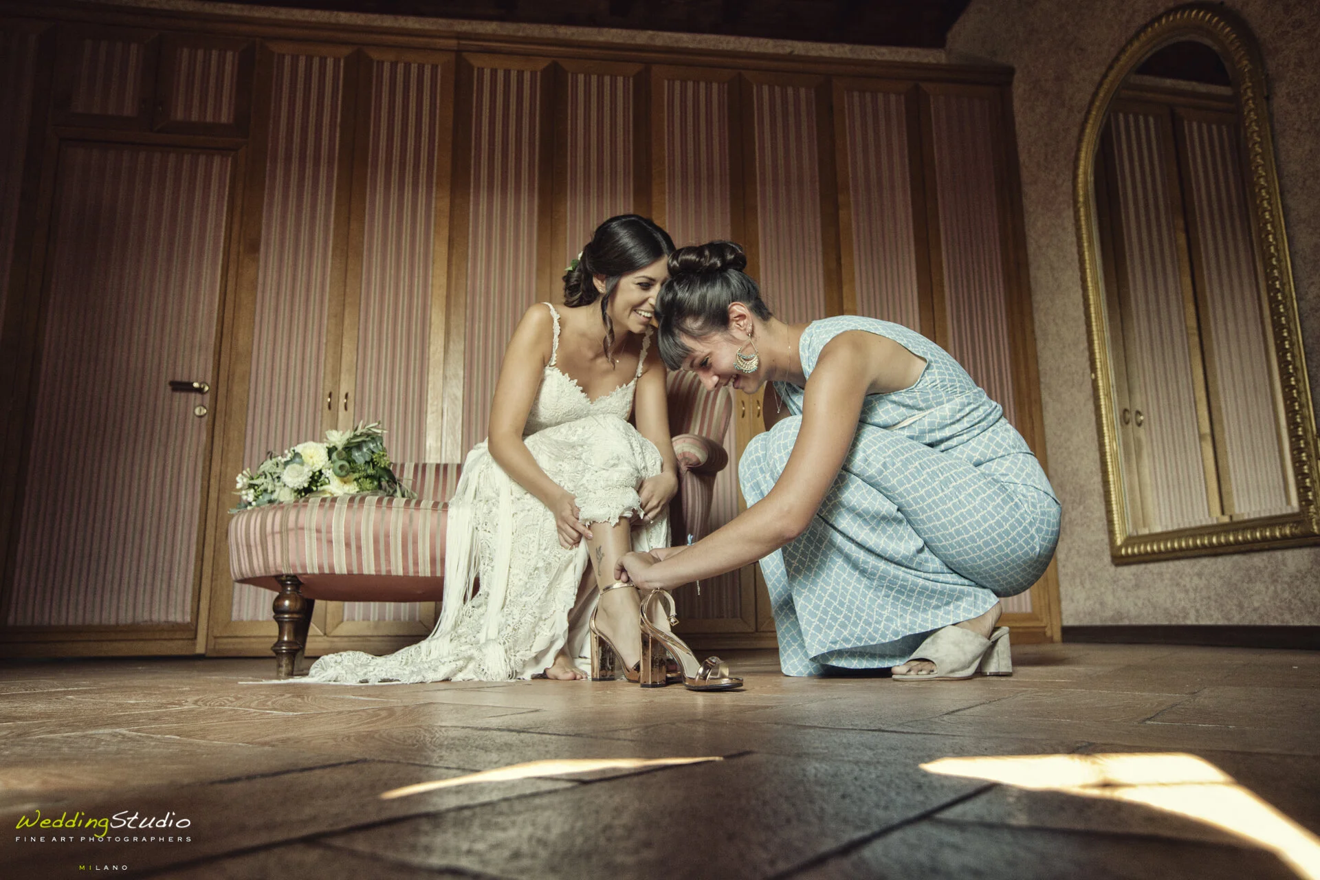 008-veronica-francesco-matrimonio-cernusco-lombardone-scarpe-sposa.jpg