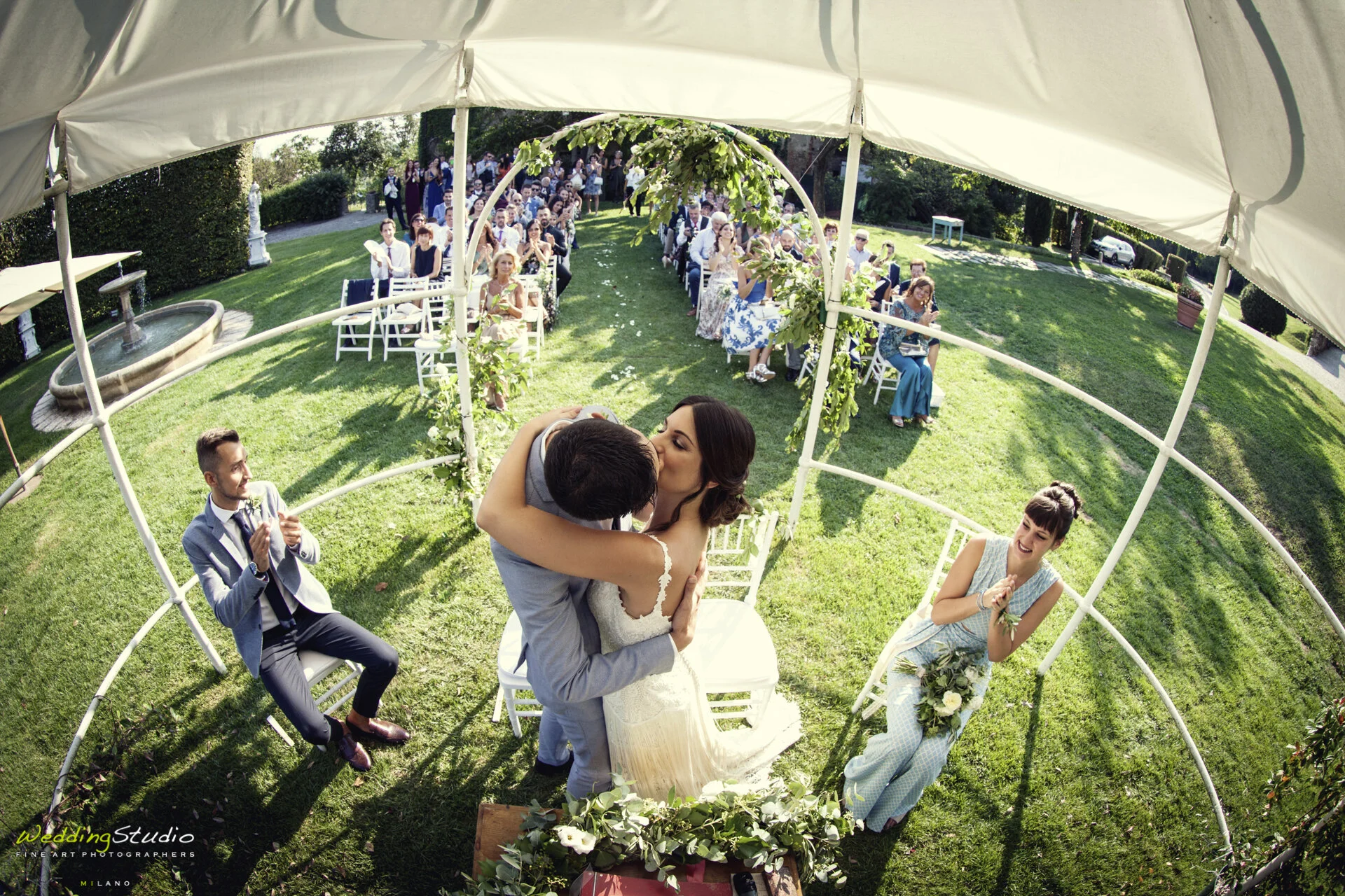 019-veronica-francesco-matrimonio-bacio-sposi.jpg