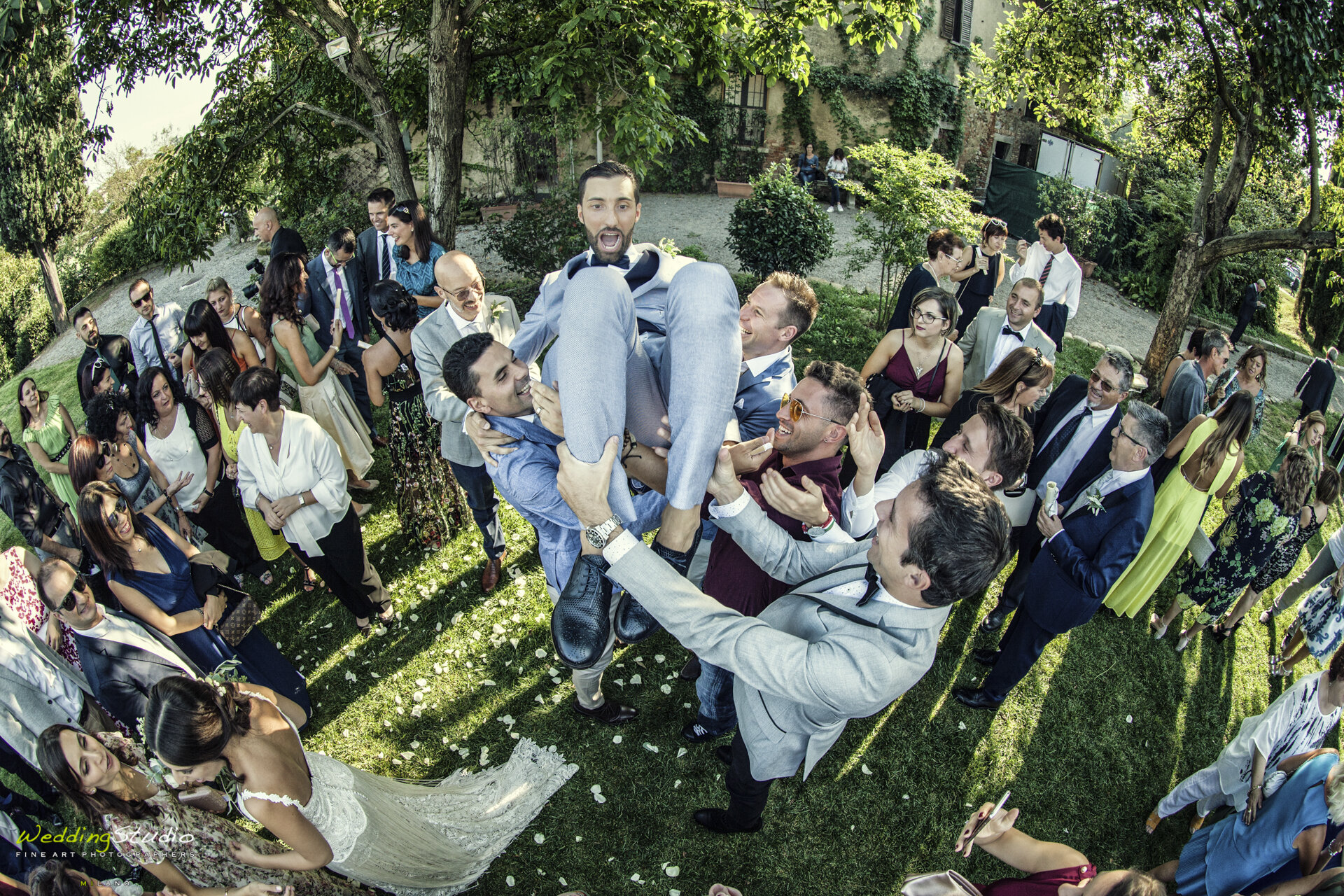 022-veronica-francesco-matrimonio-festa-invitati.jpg