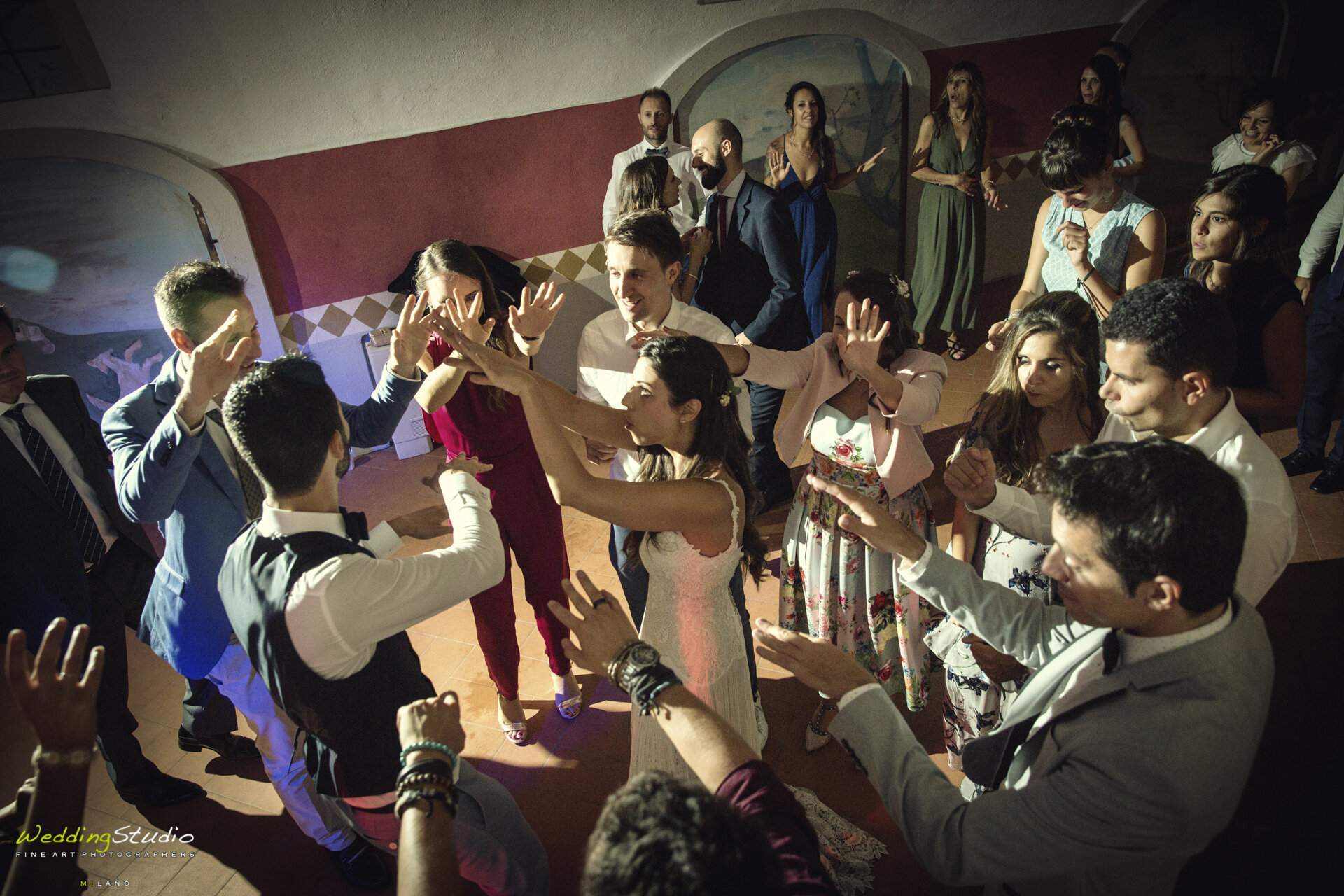 036-veronica-francesco-matrimonio-balli-gruppo-festa.jpg