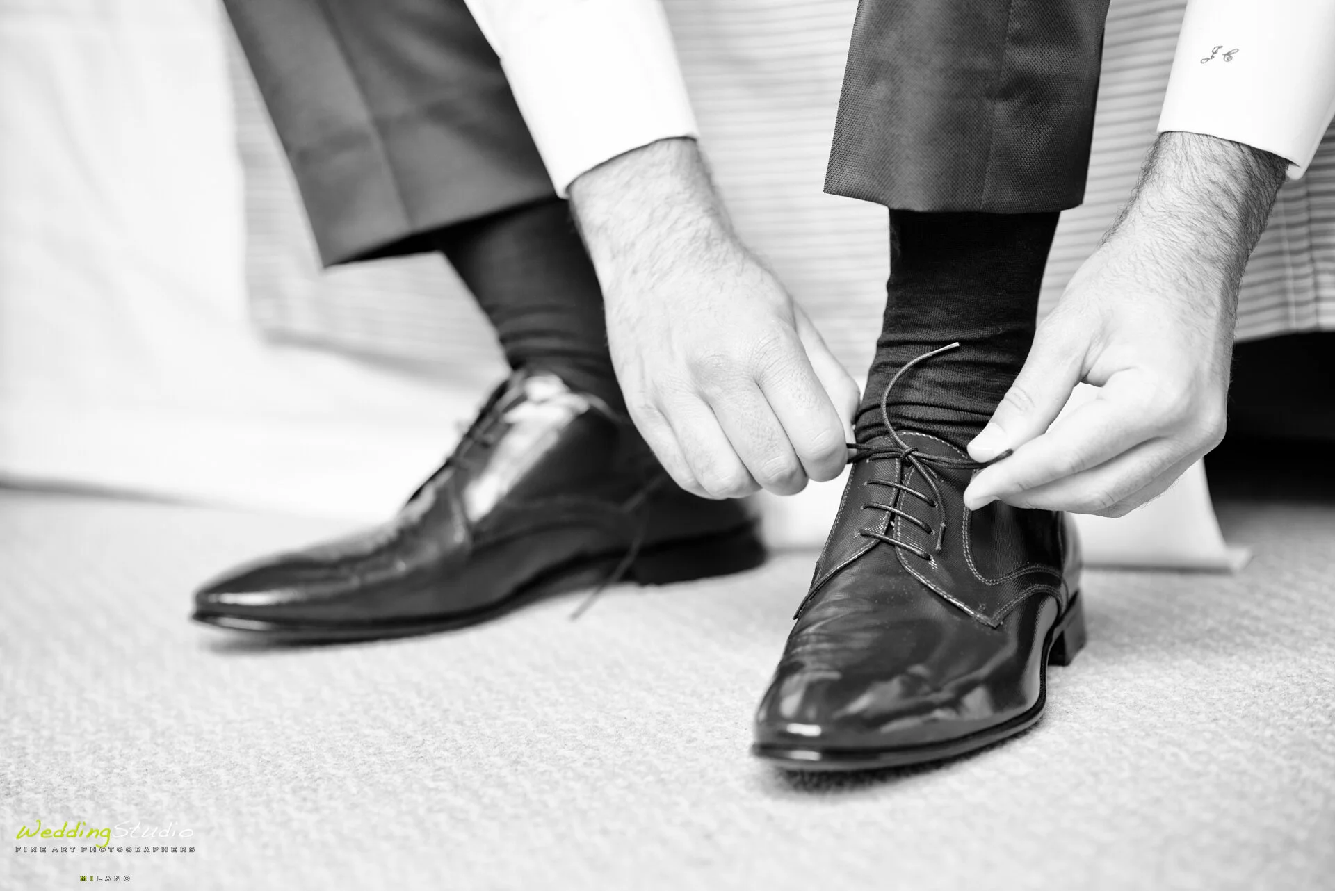 05-valentina-jacopo-matrimonio-nembro-bergamo-scarpe-sposo.jpg