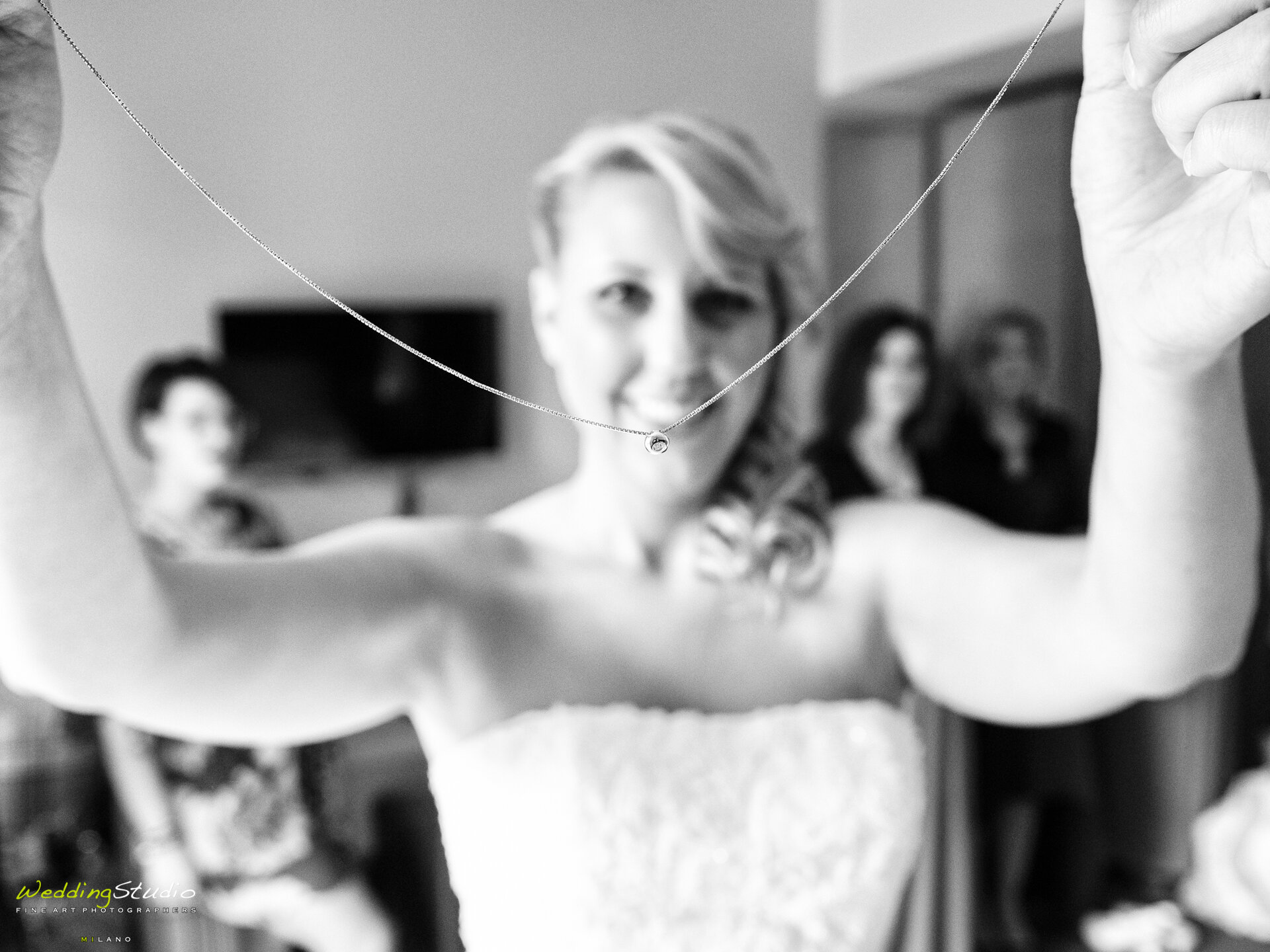 18-valentina-jacopo-matrimonio-nembro-bergamo-collana-sposa.jpg