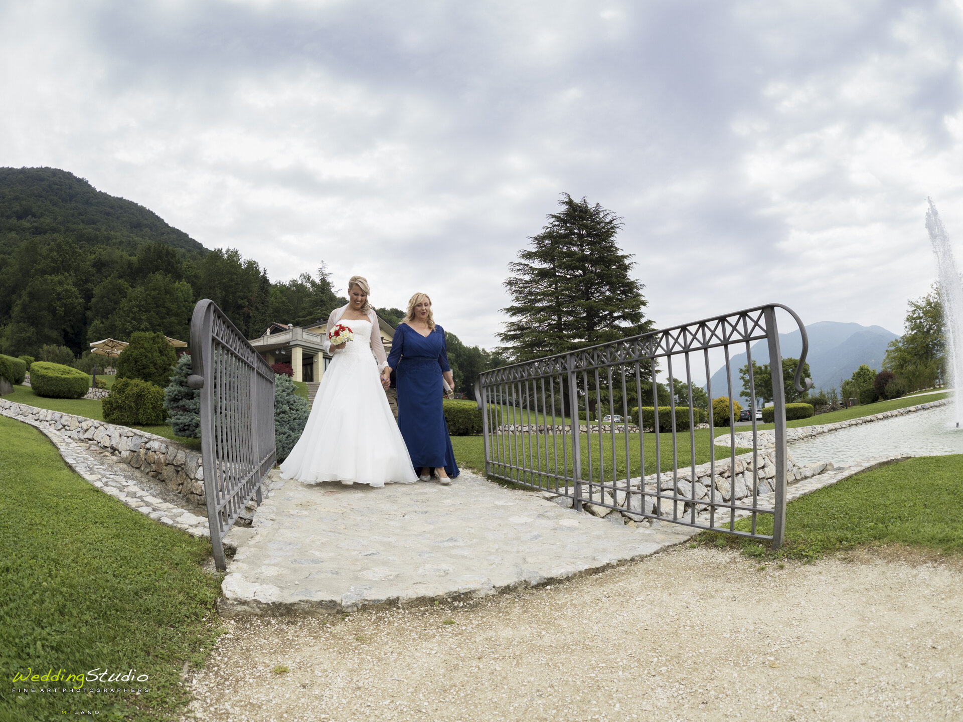 30-valentina-jacopo-matrimonio-nembro-bergamo-arrivo-mamma-sposa.jpg