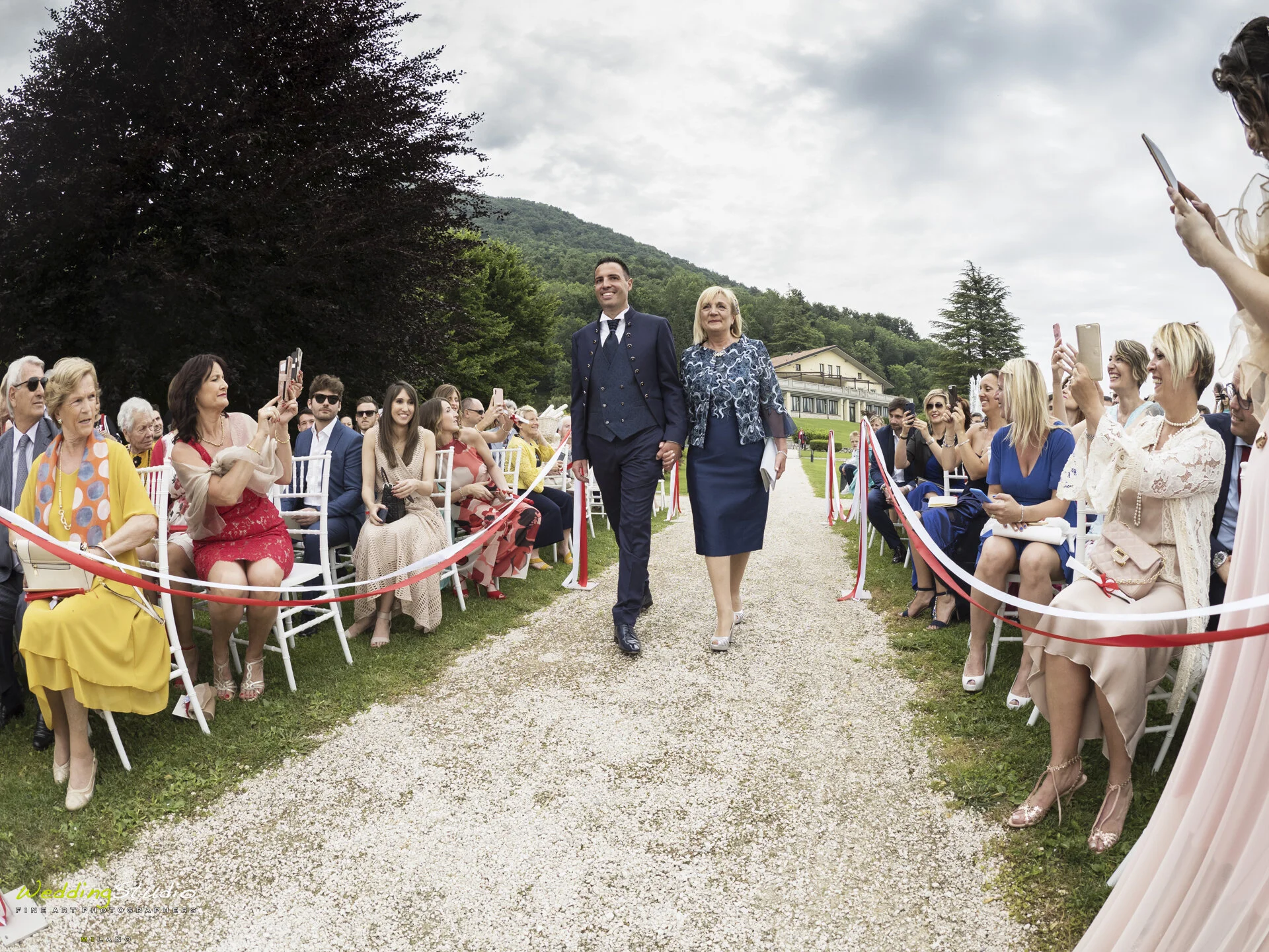 27-valentina-jacopo-matrimonio-nembro-bergamo-arrivo-mamma-sposo.jpg