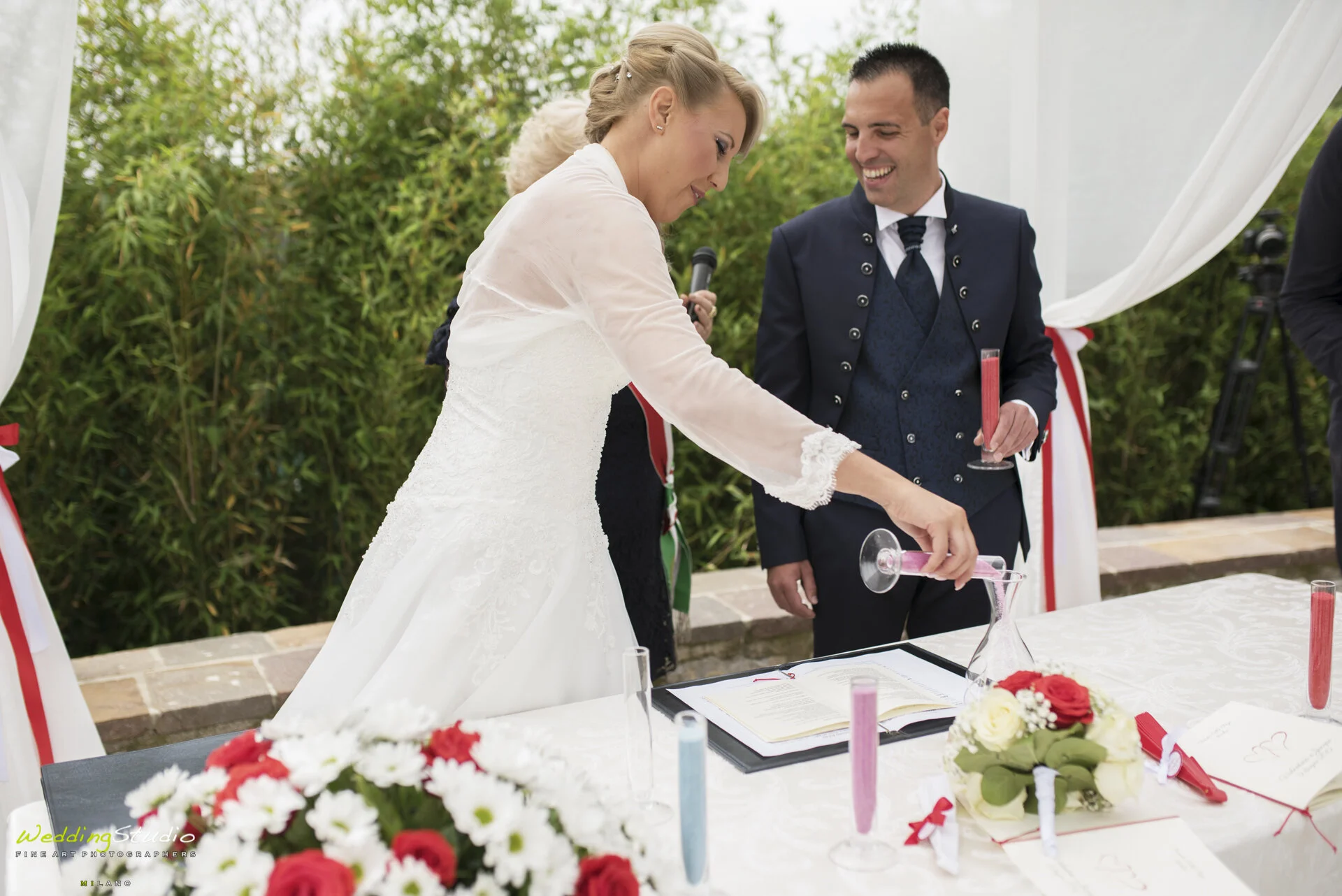 37-valentina-jacopo-matrimonio-nembro-bergamo-gesti-unione-sposi.jpg