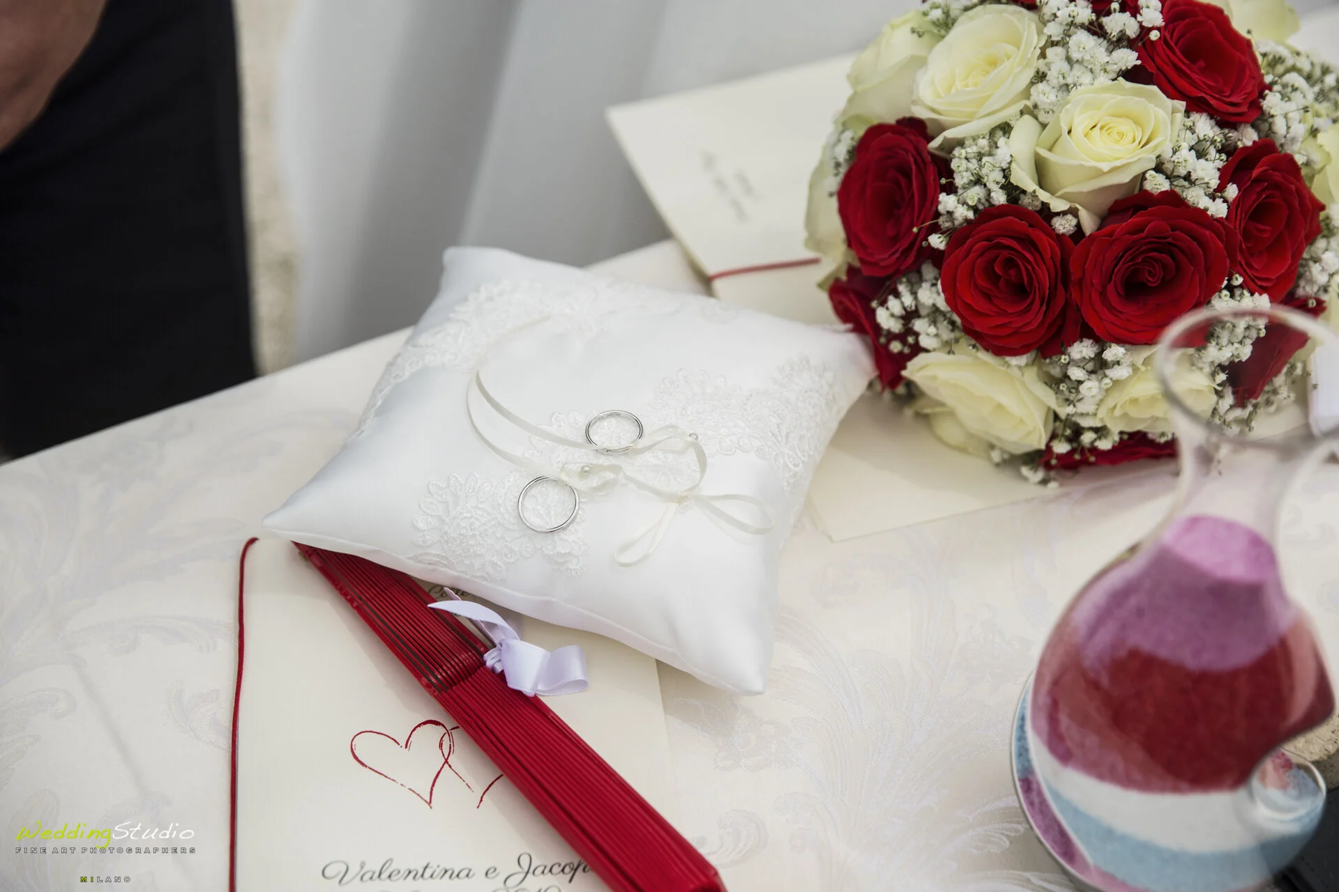 47-valentina-jacopo-matrimonio-nembro-bergamo-dettaglio-fedi-nuziali.jpg