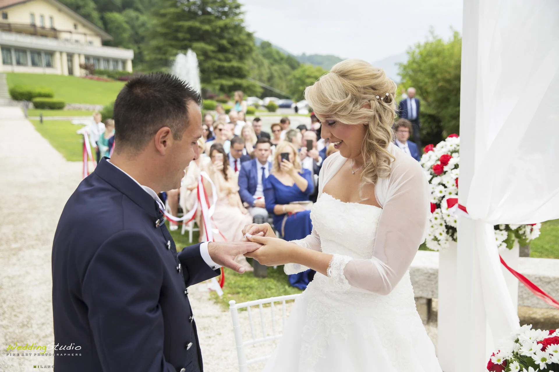 50-valentina-jacopo-matrimonio-nembro-bergamo-scambio-fedi-sposa.jpg