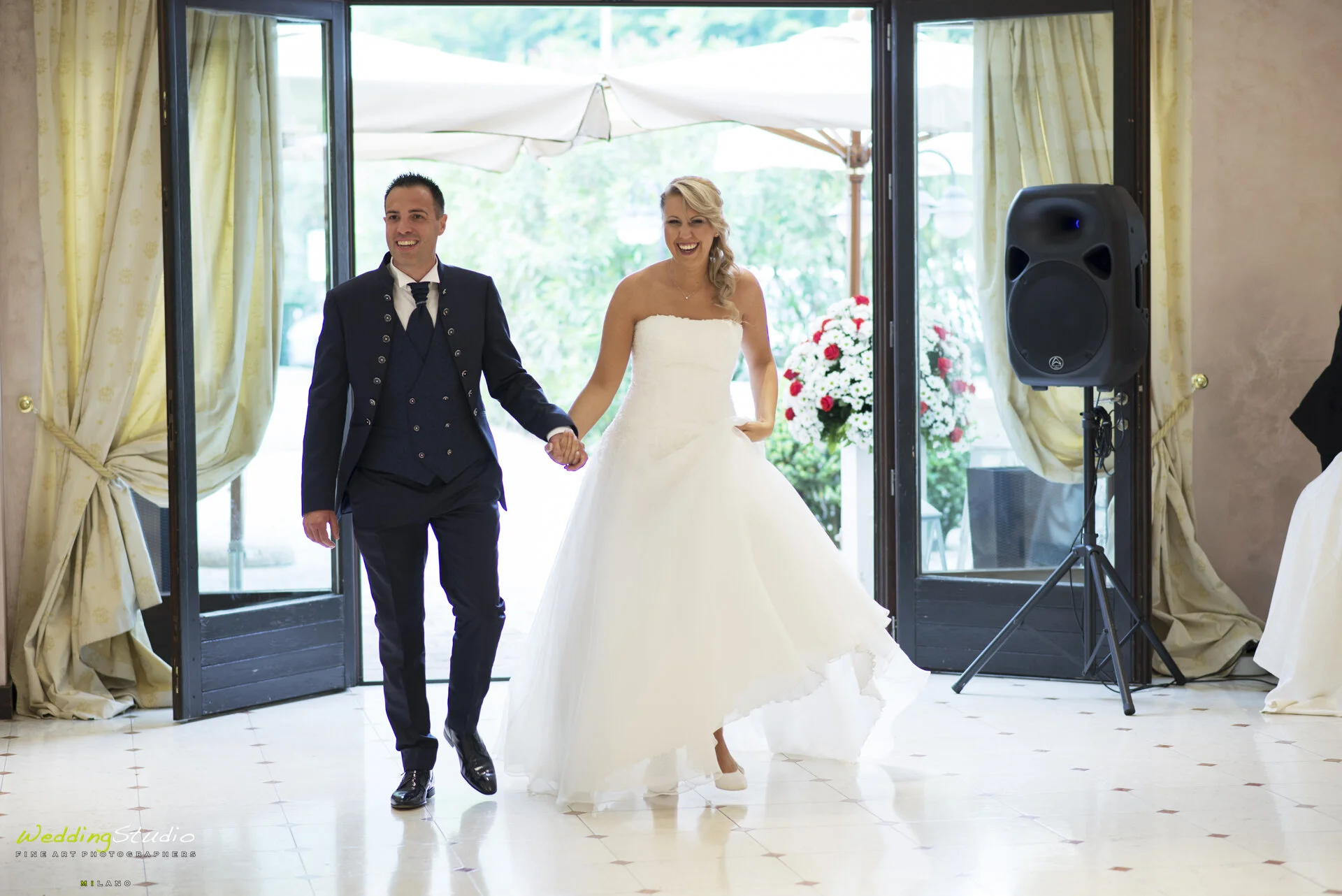 67-valentina-jacopo-matrimonio-nembro-bergamo-arrivo-sposi-luogo-ricevimento-nozze.jpg