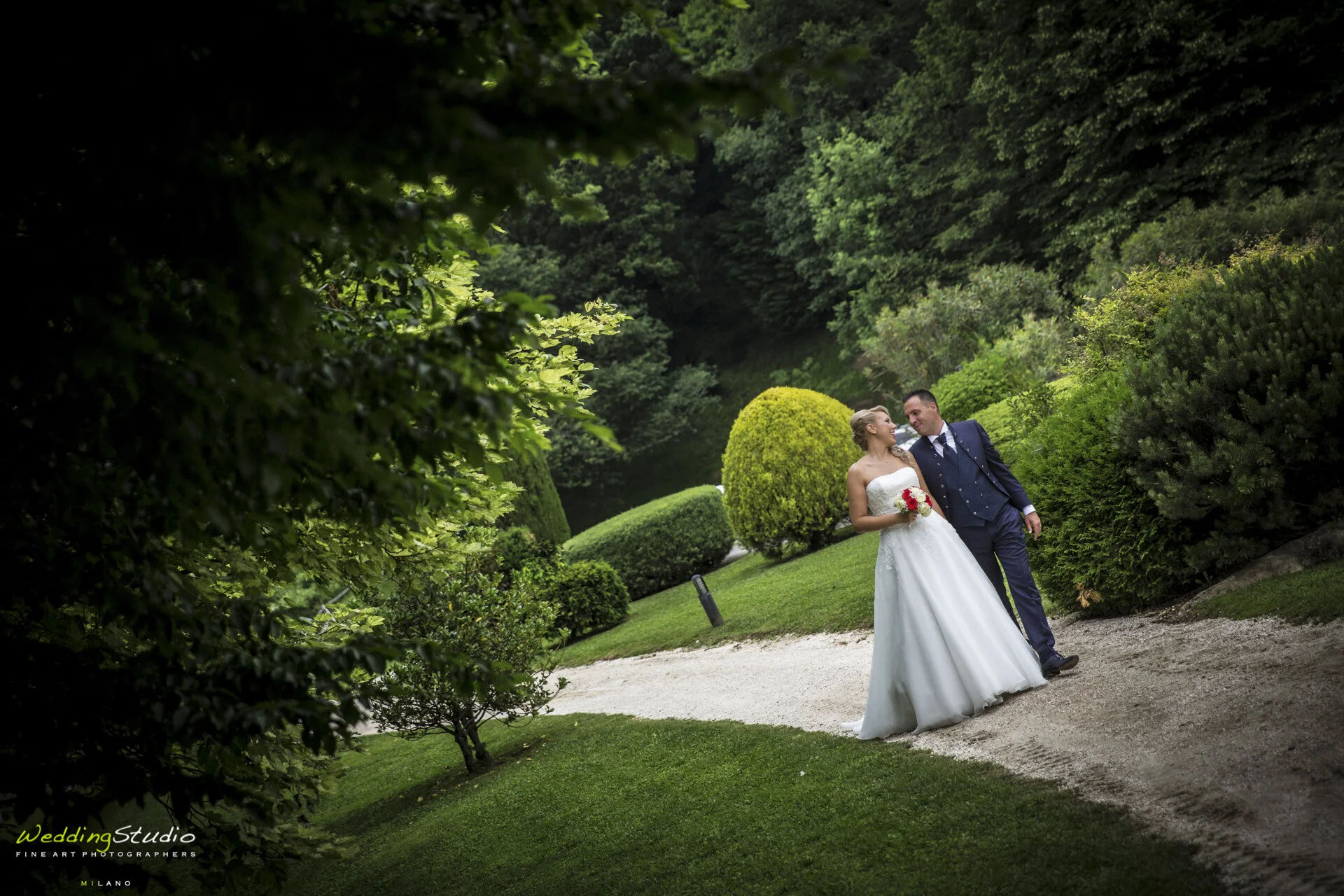 72-valentina-jacopo-matrimonio-nembro-bergamo-passeggiata-parco-sposi.jpg
