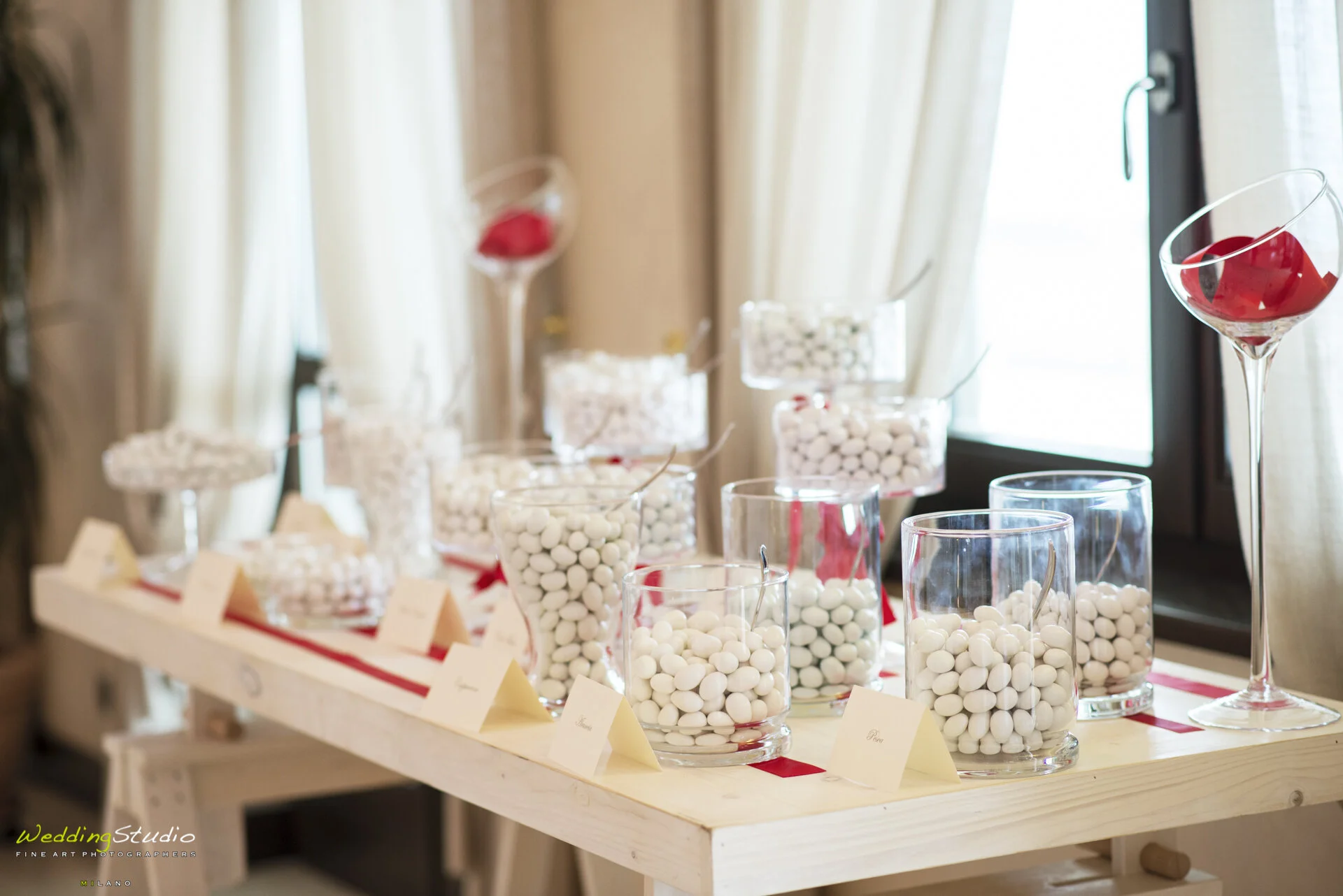 82-valentina-jacopo-matrimonio-nembro-bergamo-confetti-sposi.jpg