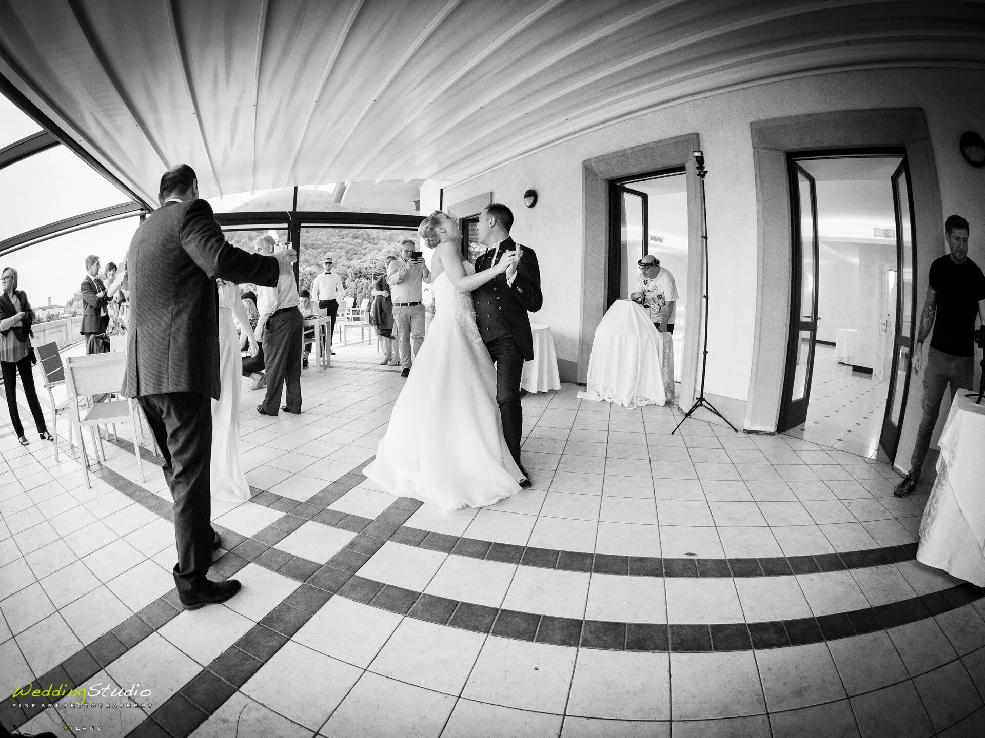 89-valentina-jacopo-matrimonio-nembro-bergamo-ballo-lento-sposi.jpg