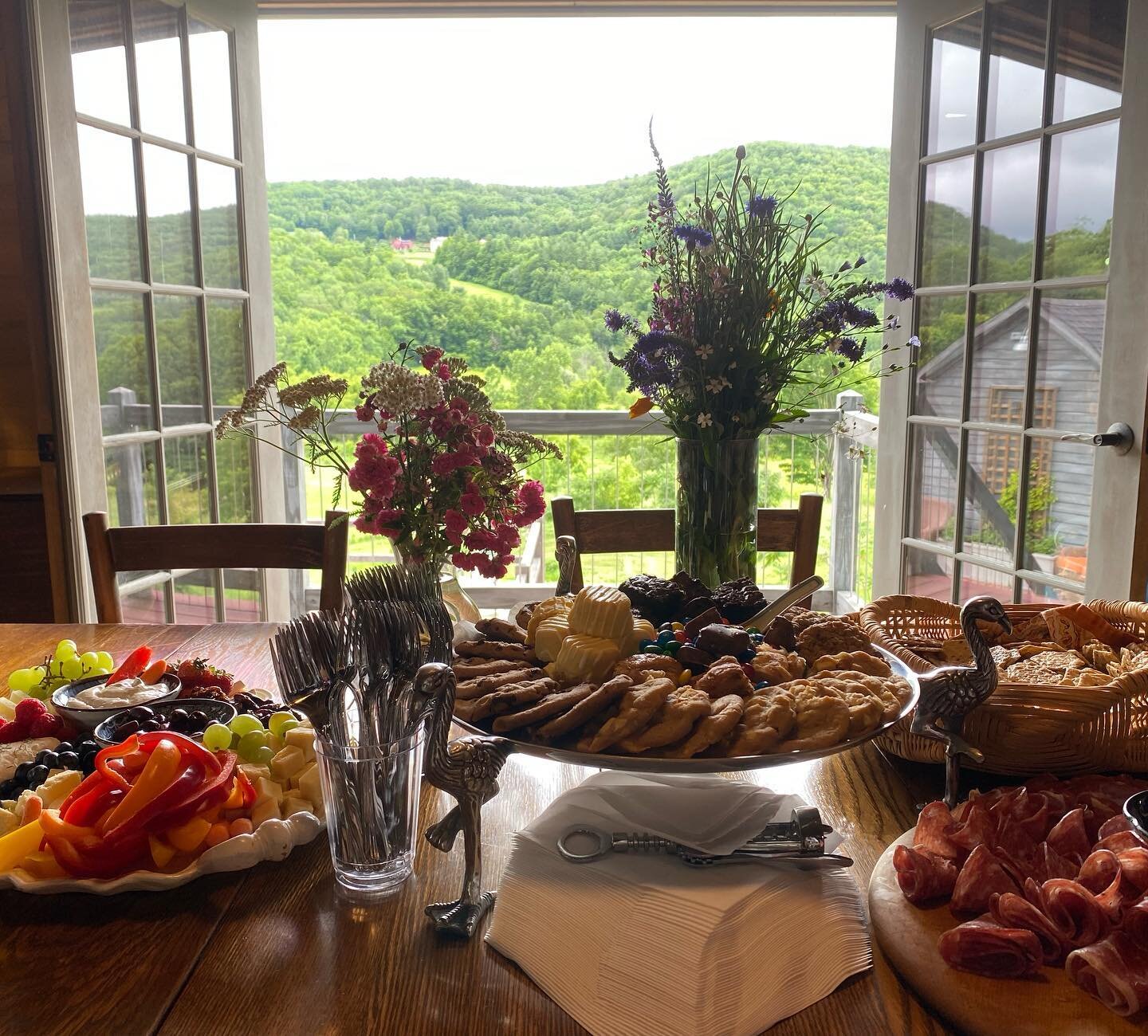 C&rsquo;est l&rsquo;amour&hellip; 

Thank you to our generous host last night for this delicious spread!❤️