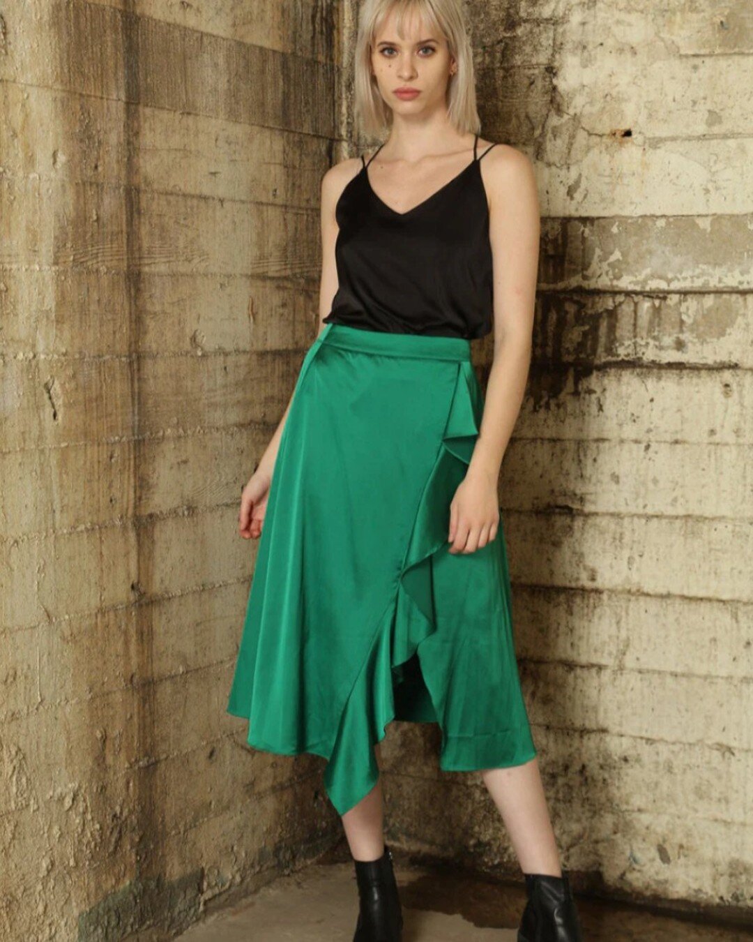 #RozSays freezing temperatures in March is NOT stopping Spring Arrivals! This fabulous ruffle skirt from Zero Degrees Celsius (well, that's ironic - don't ya think?) in a gorgeous green will be the perfect burst of color when the temperature breaks. 