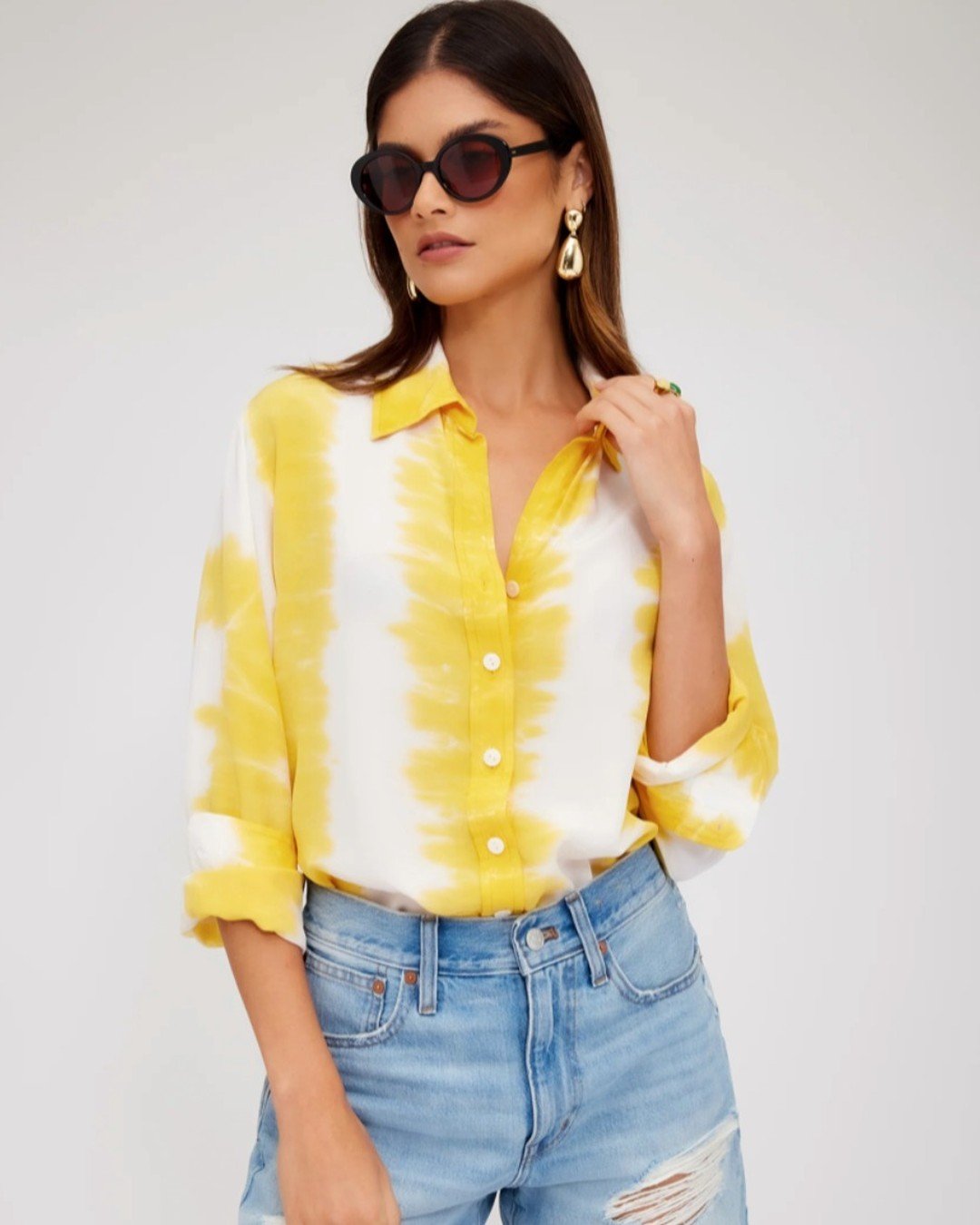 #RozSays we need to let the sunshine in! This silk button-down shirt from Fifteen Twenty gives off all the vibes for gorgous days ahead! 

OPEN TIL 9 PM TONGHT - STOP BY - lots of fun uptown! 

#seeyouatcoco #cocoanexperience #206bellevueavenue #uppe