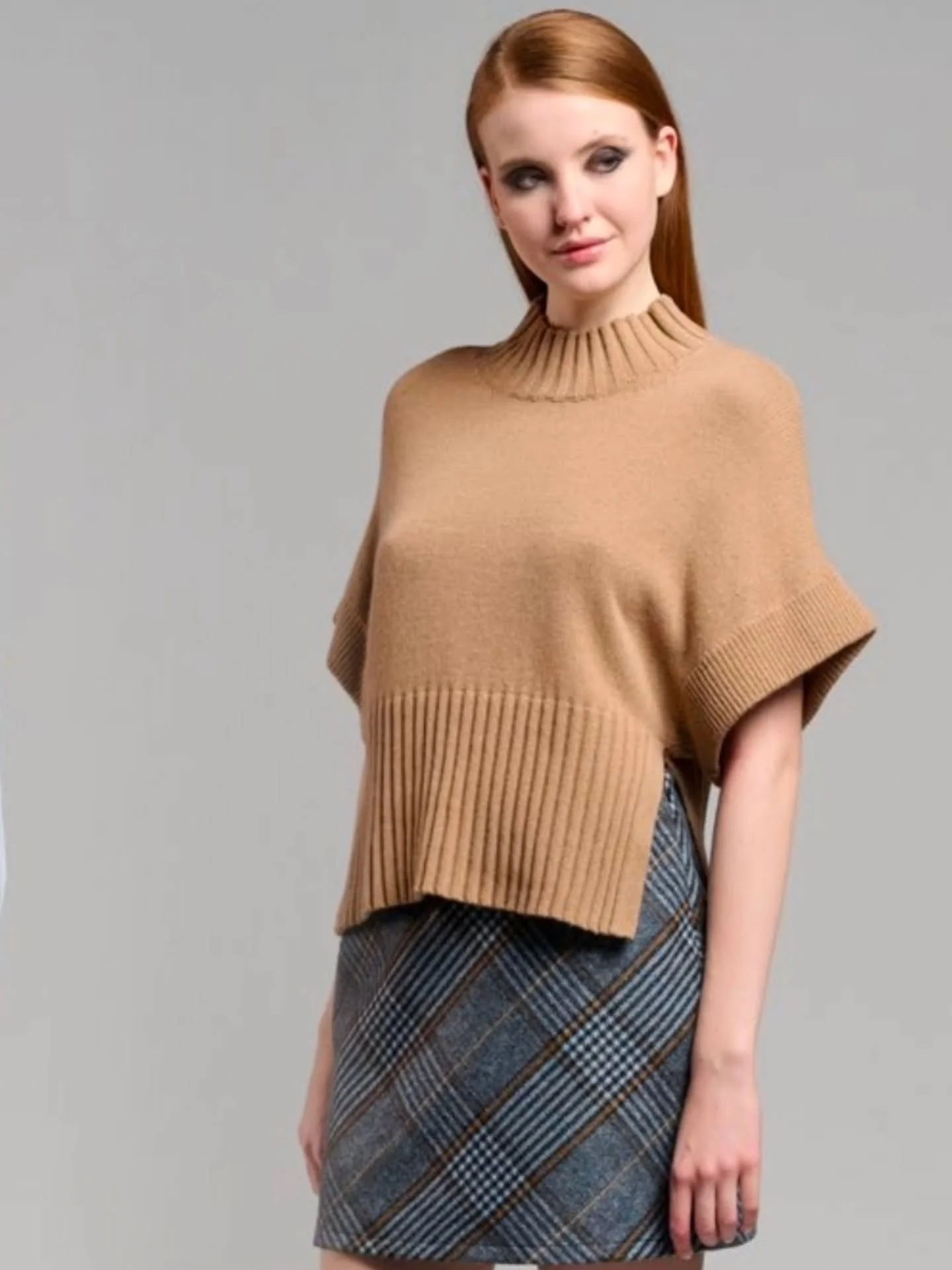#RozSays wear it as a sweater or wear it as a vest - whatever you do - wear it! 
This camel sweater vest from B 'Yu Italy will be one of the most versatile pieces you add to your wardrobe this season.

#seeyouatcoco #cocoanexperience #206bellevueaven