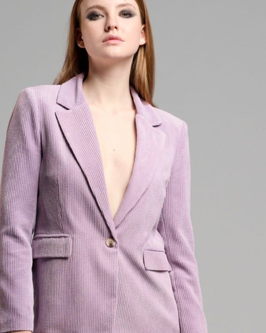 #RozSays this color is SO GOOD! Corduroy is back from B'Yu in the most fabulous hue.

#seeyouatcoco #cocoanexperience #206bellevueavenue #uppermontclairnj #montclairnj #peace #love #fashion