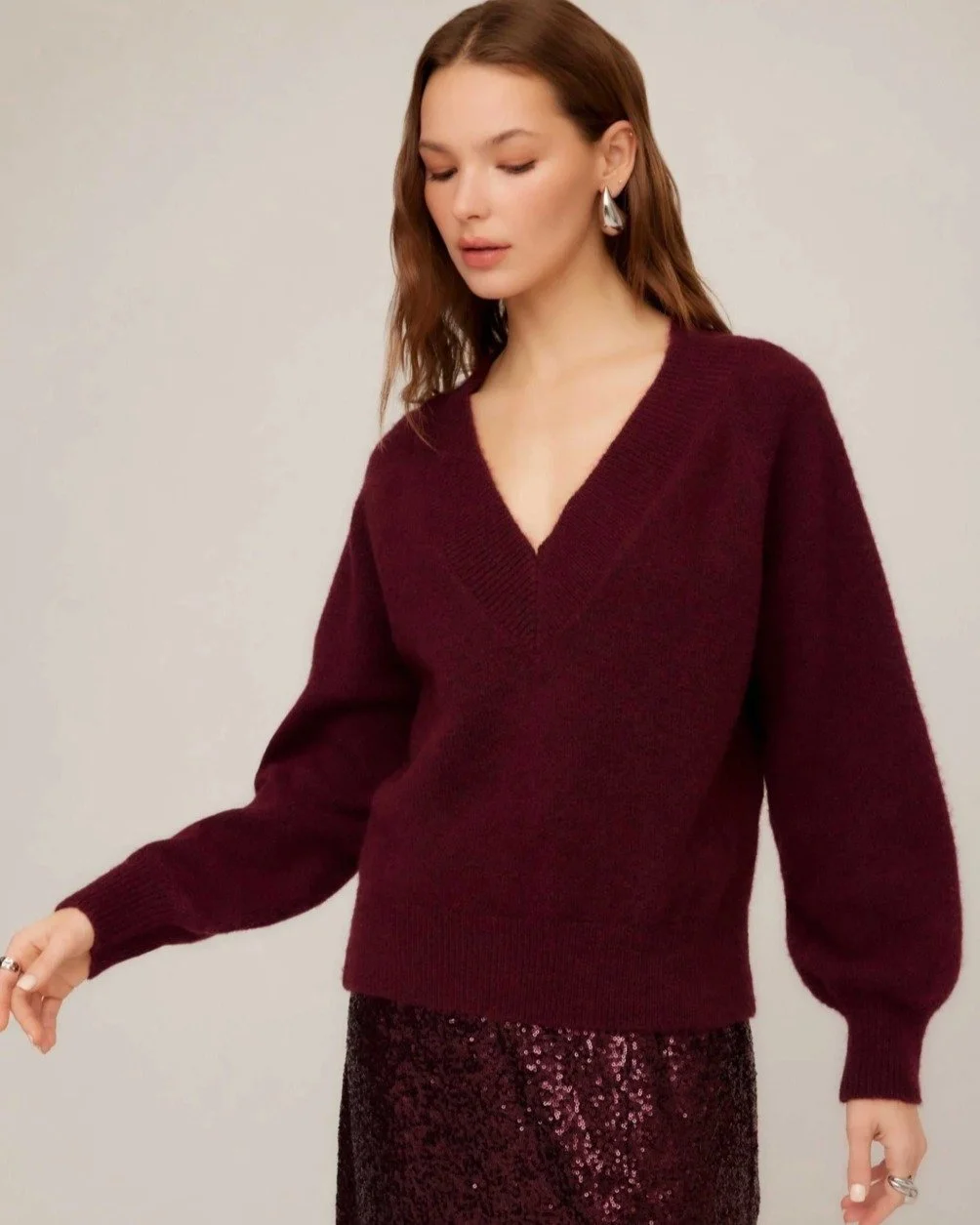 #RozSays is loving this season's pop of color! Whether you call it wine or berry - it is without a doubt - FABULOUS! @fifteentwenty is in the shop with this perfect for all v-neck sweater. 

#seeyouatcoco #cocoanexperience #206bellevueavenue #uppermo