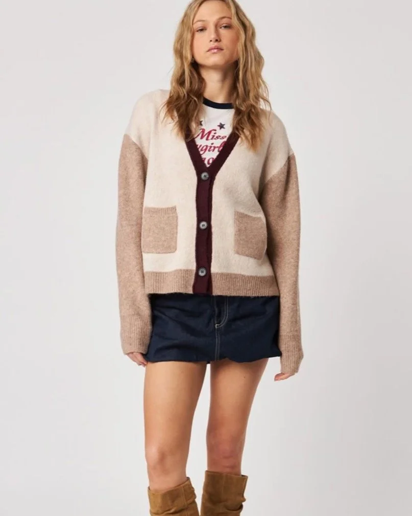 #RozSays TOO COOL FOR SCHOOL! Love us some @johnandjenncollection #seeyouatcoco #cocoanexperience #uppermontclairnj #peace #love #fashion