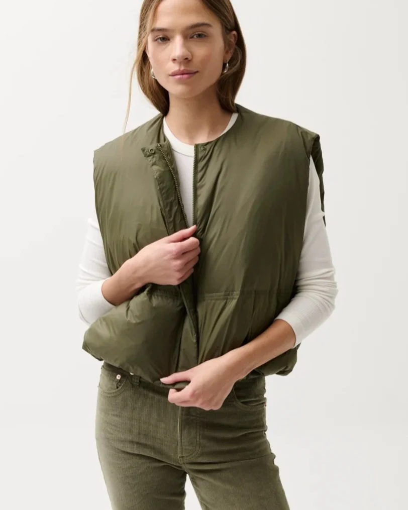 #RozSays - the Catarina puffer verst from Pistola is the Autumn essential you didn't know you needed! Its cropped length layers seamlessly into everyday outfits in Ivy, a deep green tone with seasonal perspective.

#seeyouatcoco #cocoanexperience #20