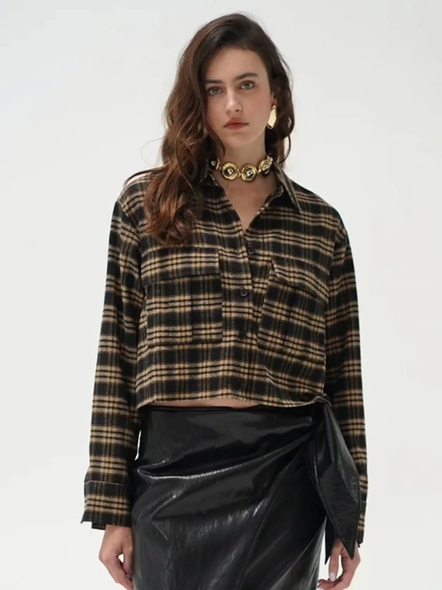 #RozSays @lnaclothing has got the plaid shirt you need this fall - the Juno Cropped Button Up in a black and brown combo. 

#seeyouatcoco #cocoanexperience #206bellevueavenue #uppermontclairnj montclairnj peace love fashion