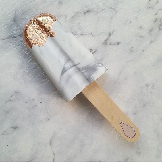 This luxurious trend, once reserved for the homes of the wealthy, have become a huge wave maker in the dessert industry. Popsicles, macarons and wedding cakes have been spotted sporting the favorite black and white blended patterns.