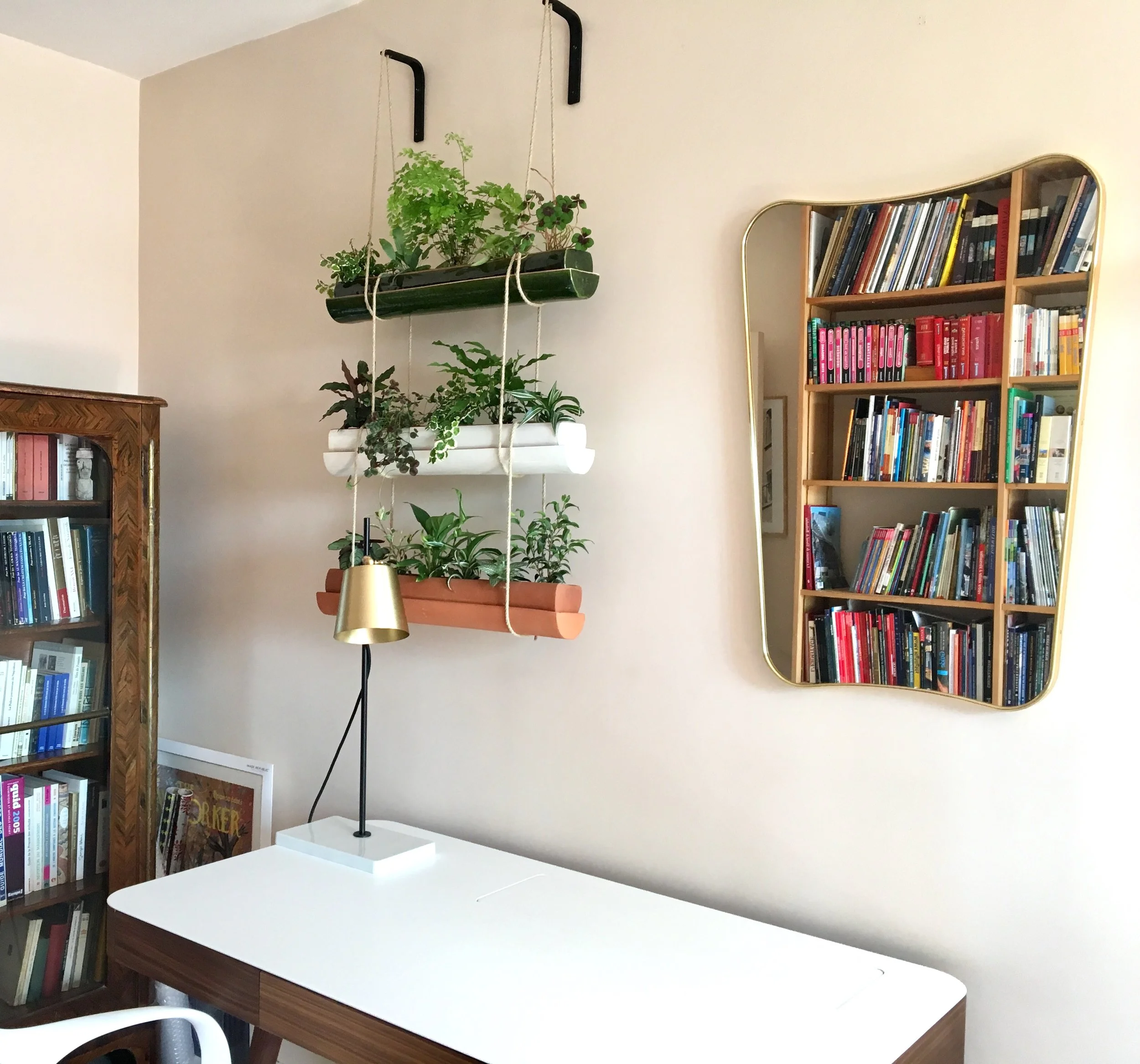 Jardin suspendu dans une bibliothèque