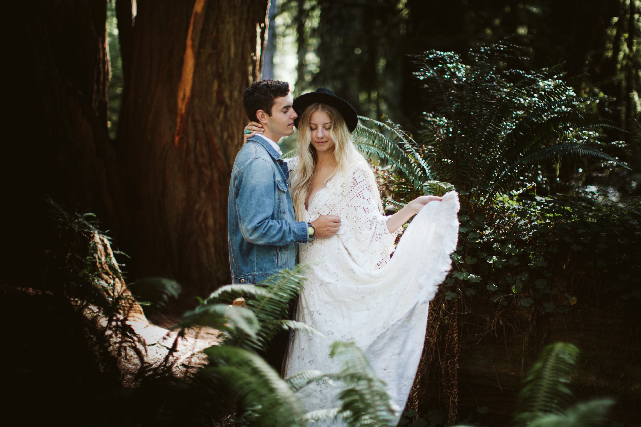 Redwoods_Elopement_Engagement_PNW_SouthernOregon_NorthernCalifornia_ (8 of 42).jpg