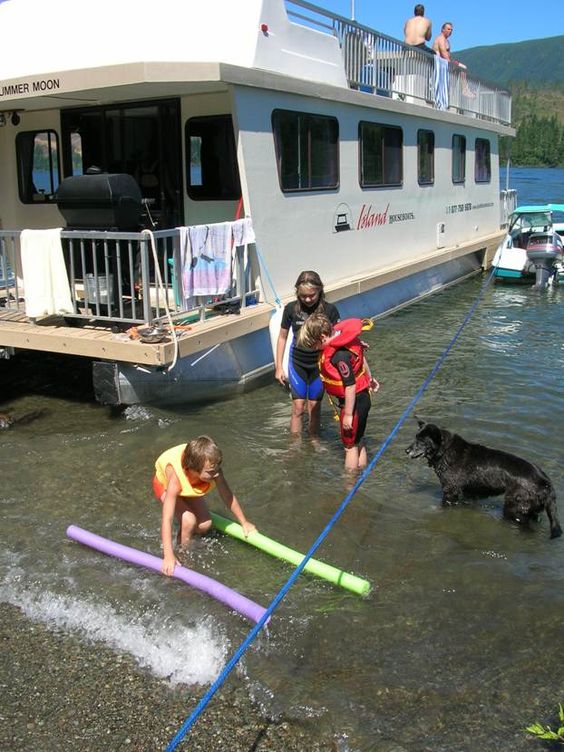 island-houseboats-rentals-bc.jpg