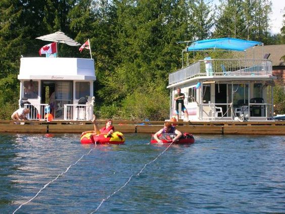 houseboat-vacations-cowichan-lake.jpg