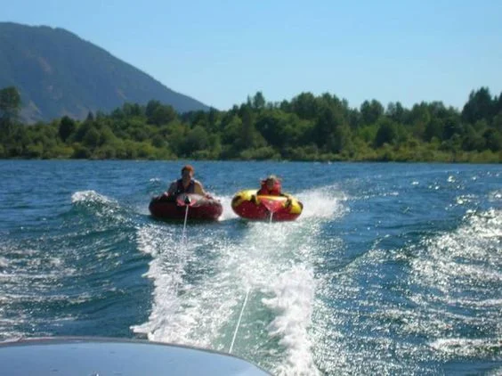 tubing-house-boat-rental.jpg