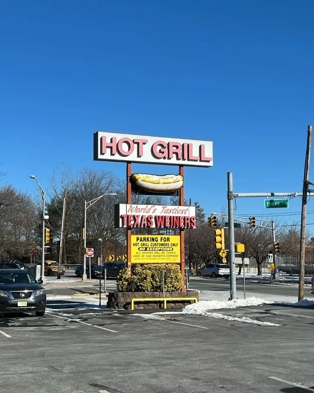 Thanks for visiting The Hot Grill Lynn! 

For more from Lynn's visit - check out today's stories! 

#thehotgrillofficial #thehotgrillclifton #669lexingtonave #CliftonNJ #worldstastiesttexasweiners #onealltheway 

Had to make a pitstop for a Jersey cl