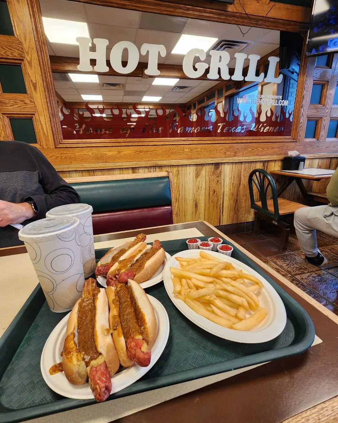 Thanks for stopping by The Hot Grill, Mary-Frances! 🌭❤ 

#thehotgrillofficial #cliftonnj #worldstastiesttexasweiners #669lexingtonave #onealltheway 
#thehotgrillclifton 

Another Pierogi run, so gotta stop for Texas Wieners!
Reposted from @turtie91