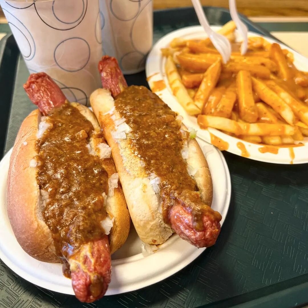 What a beautiful holiday weekend! 
Now back at it - Breakfast. Lunch, Dinner and everything in between. 

#thehotgrillofficial #thehotgrillclifton #669lexingtonave #CliftonNJ #worldstastiesttexasweiners 

Two all the way and frenchy one with gravy!

