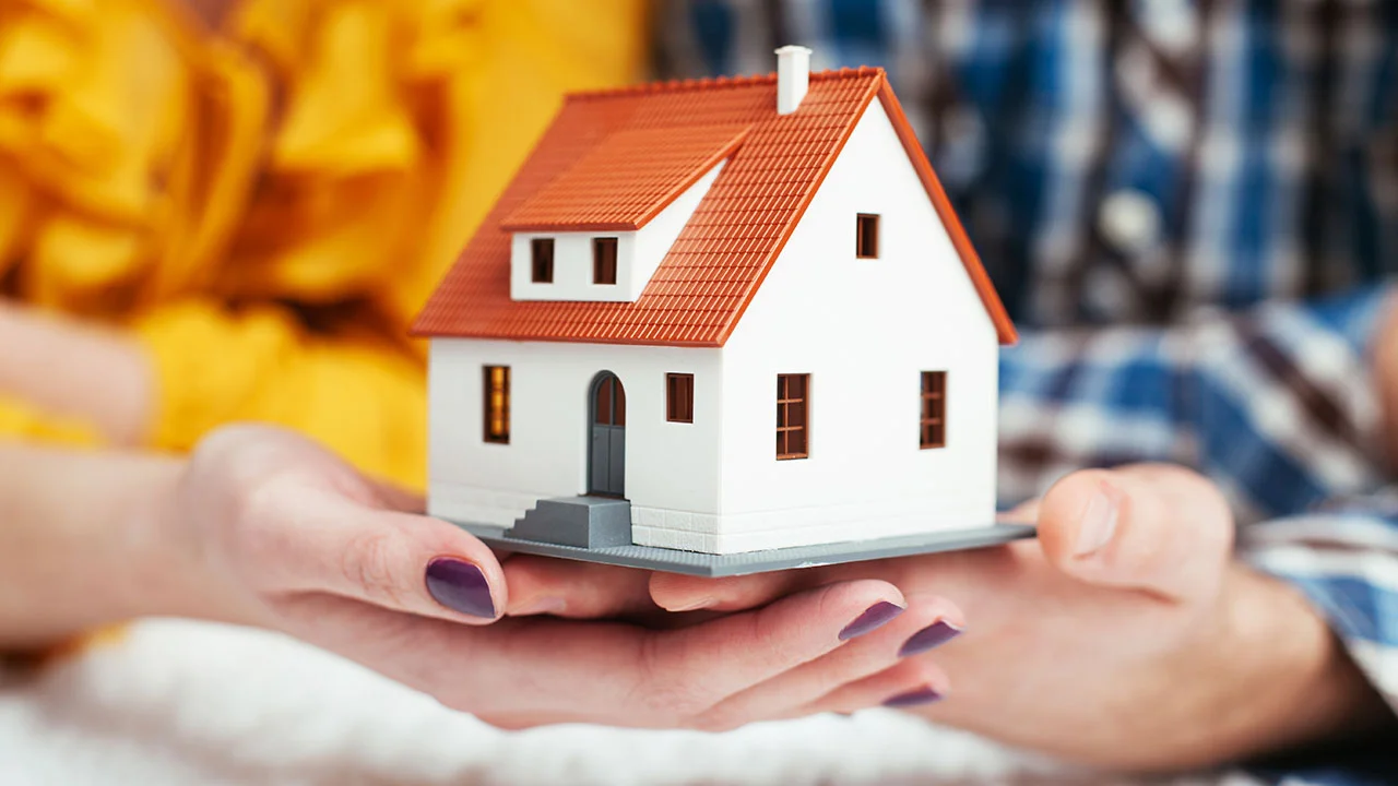 Don’t-Do-These-Things-Before-Closing-on-a-Home-.jpg