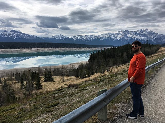 We've been in the Rocky mountains the past few day and it's been overwhelmingly beautiful! Thanks to all of our @homeroutes hosts! One last gig in Cochrane then driving back to Spokane/Coeur d'alene to fly home! #oldfashionedaces #alberta #cheminchez