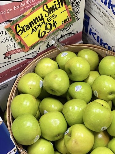 Stock Photo Grocery Store Apples 4.jpeg