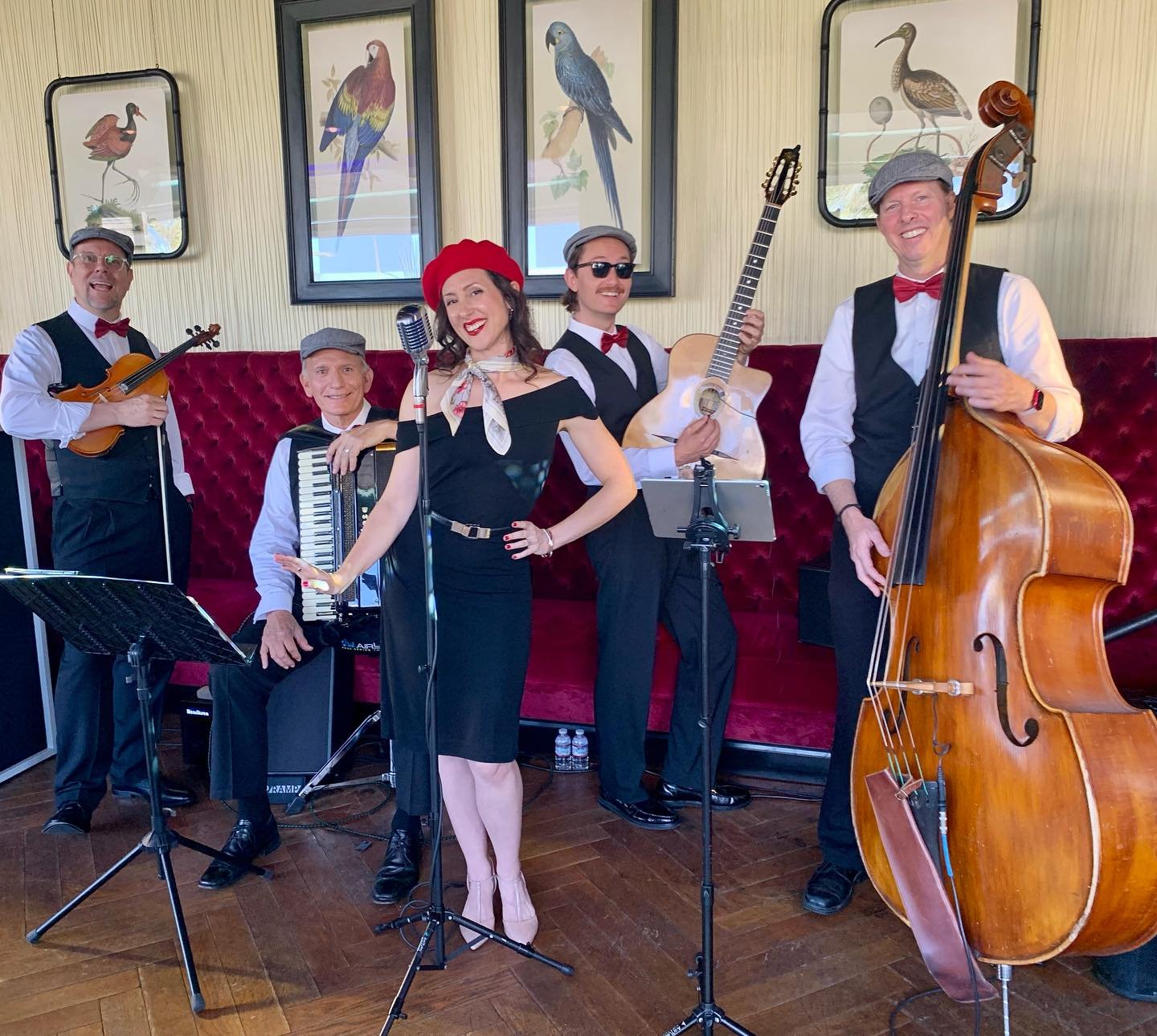 Combining business & pleasure?! You bet 🤩
*
Last month, @nuagerhythm & I had the pleasure to entertain some lovely guests in LA, while my honey was performing at a festival in Las Vegas. Well guess what we did after work?! ⛰️ 🏜️ 🥵 💦🍷🎶 ?