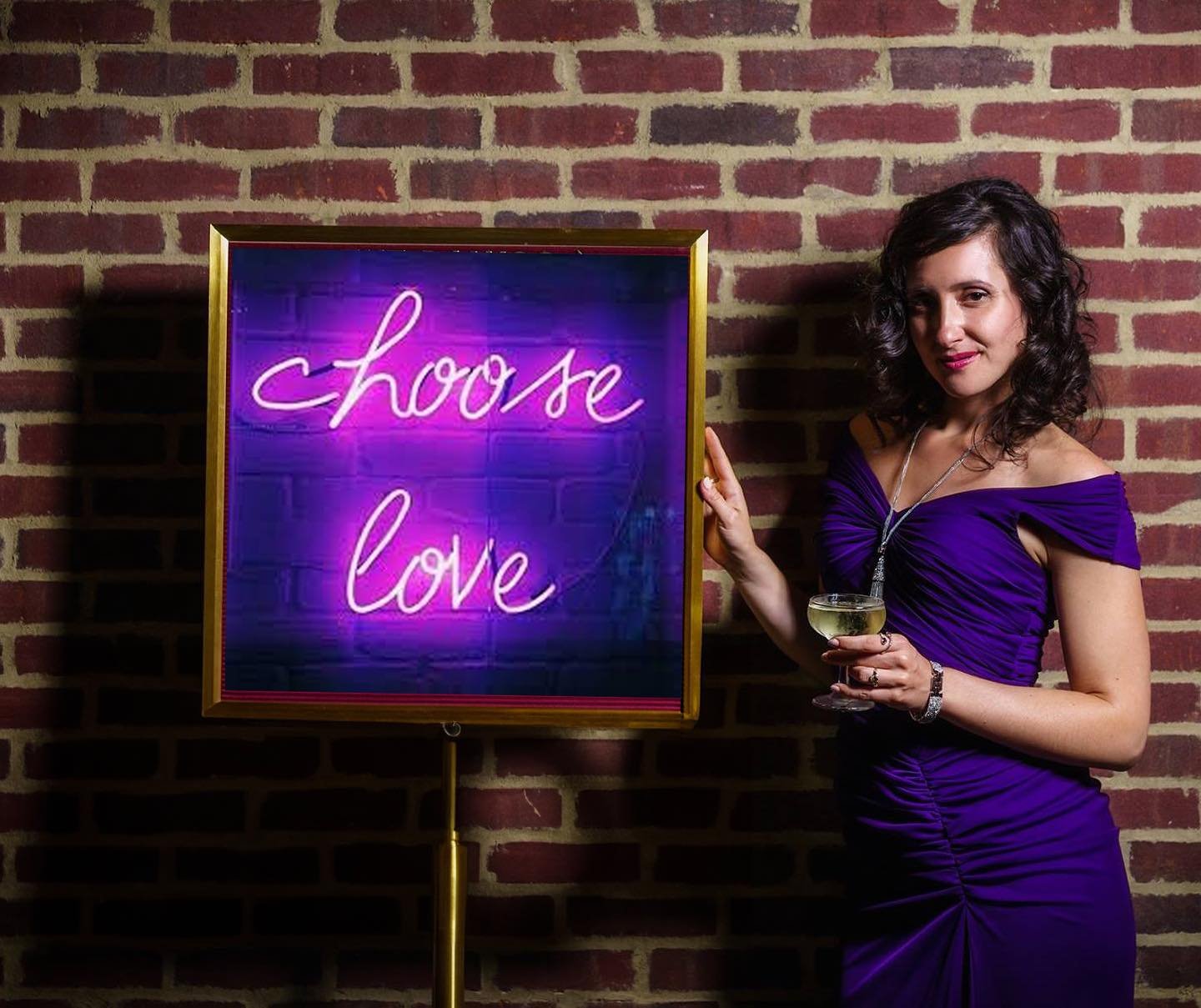 Choose love, my friend 💜 And come sing your heart out with me tonight at @foxtailny … And/or drown your sorrows, lol. They have amazing cocktails I’ll say 🍸 8-11pm no cover ✨
*
Thanks @lestertsaiphotography for the original 📸
*
#musi