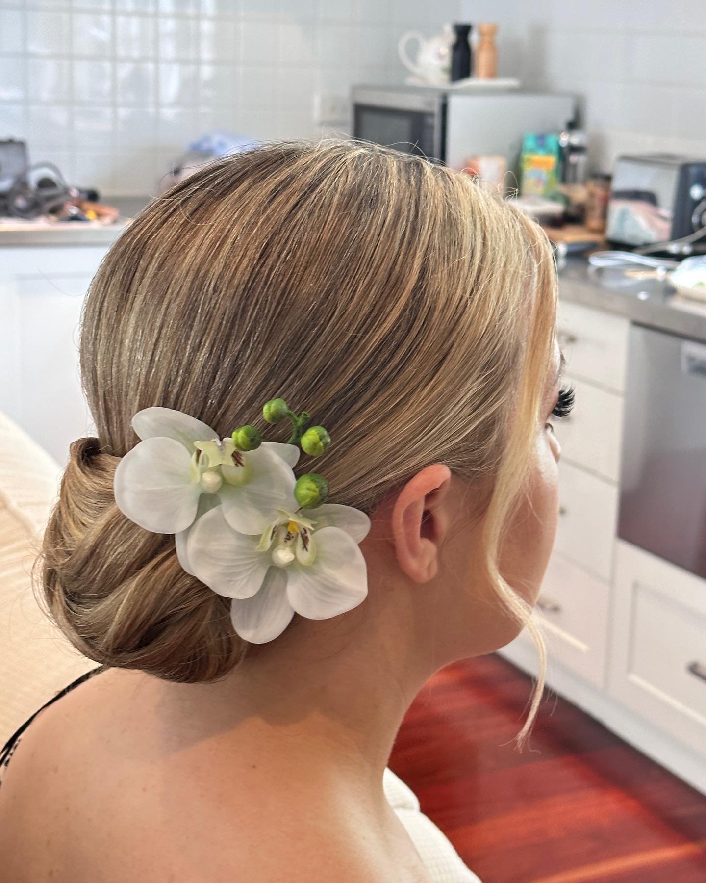 Had supper busy day today. My first client is at 2:30am and my first wedding was from 5-8 then had my second wedding at 8:30 to 1:00pm. It was such long and compacted day. #wedding #weddibghair #weddinghairstylist #weddingmakeupartist #weddingmakeup 