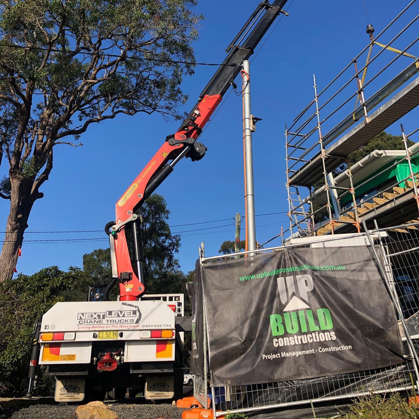 &ldquo;Do you even lift&rdquo;
Craning and precision lifting is imperative on builds like this one at Tascott.
Safety, precise positioning and Project Management are paramount on days like these.  Lucky the UpBuild team have the expertise of #nextlev